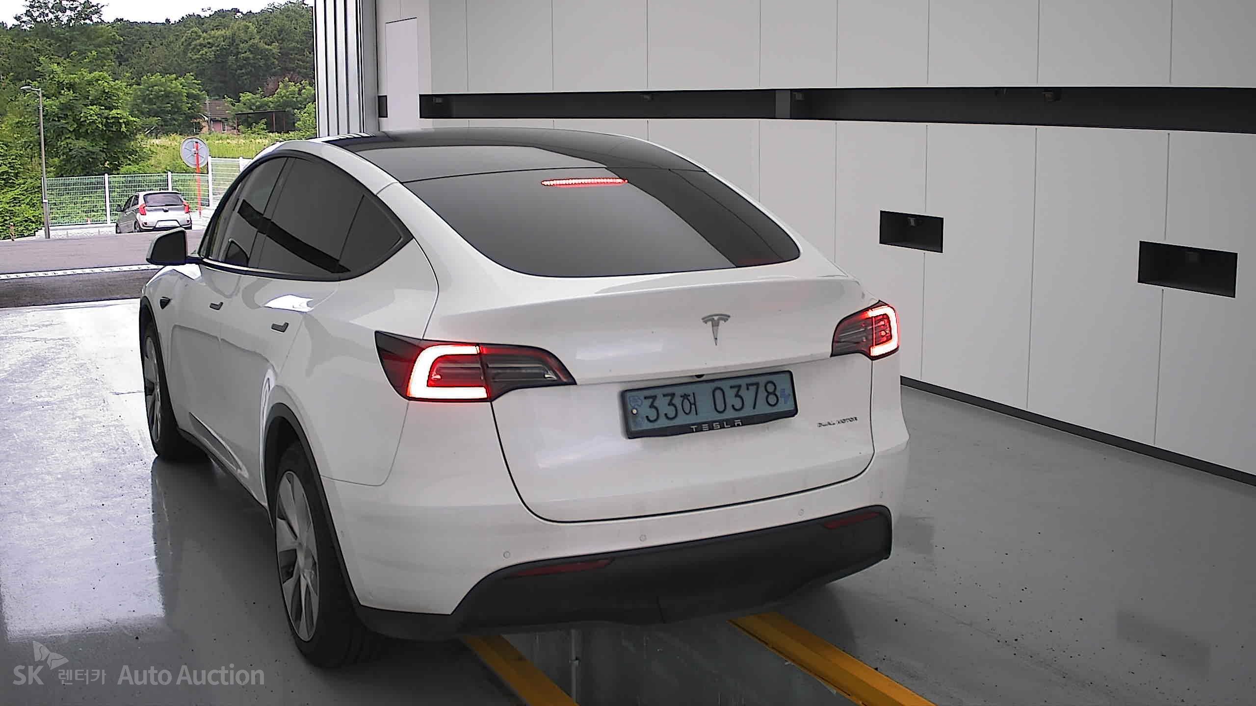 2022 - tesla model y