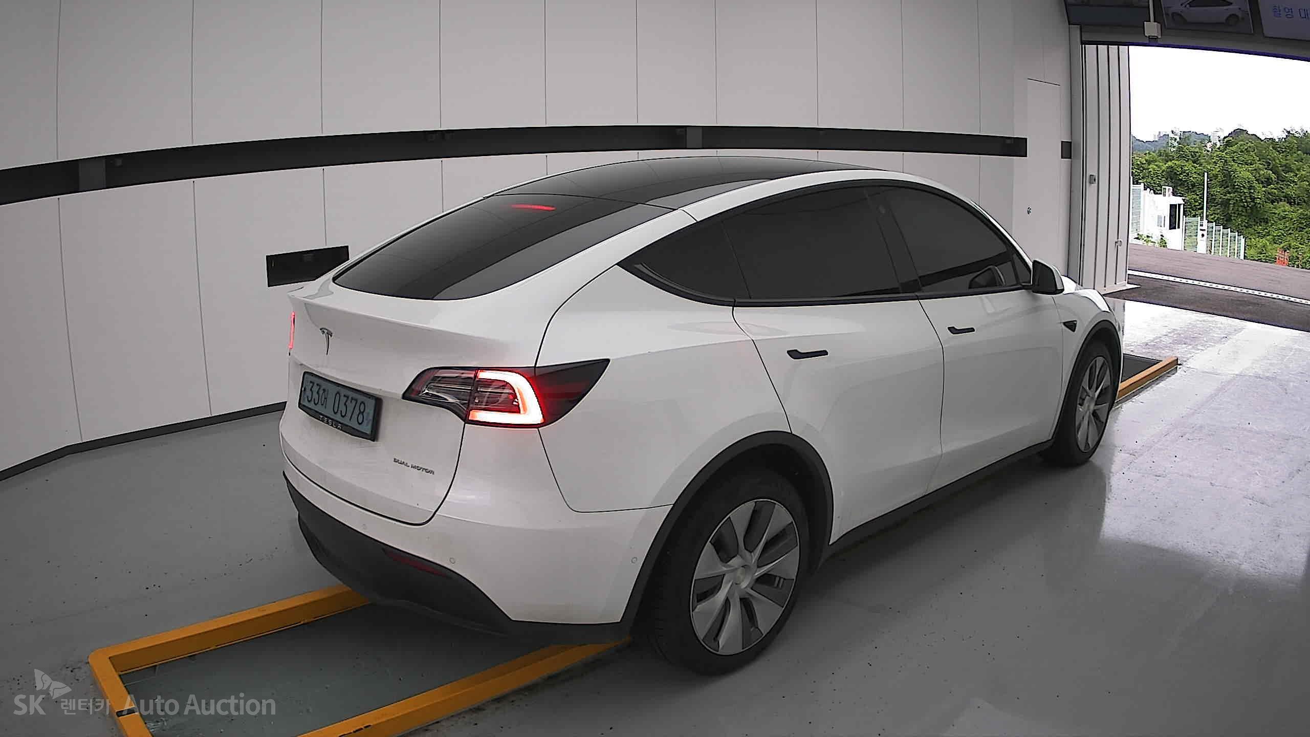 2022 - tesla model y