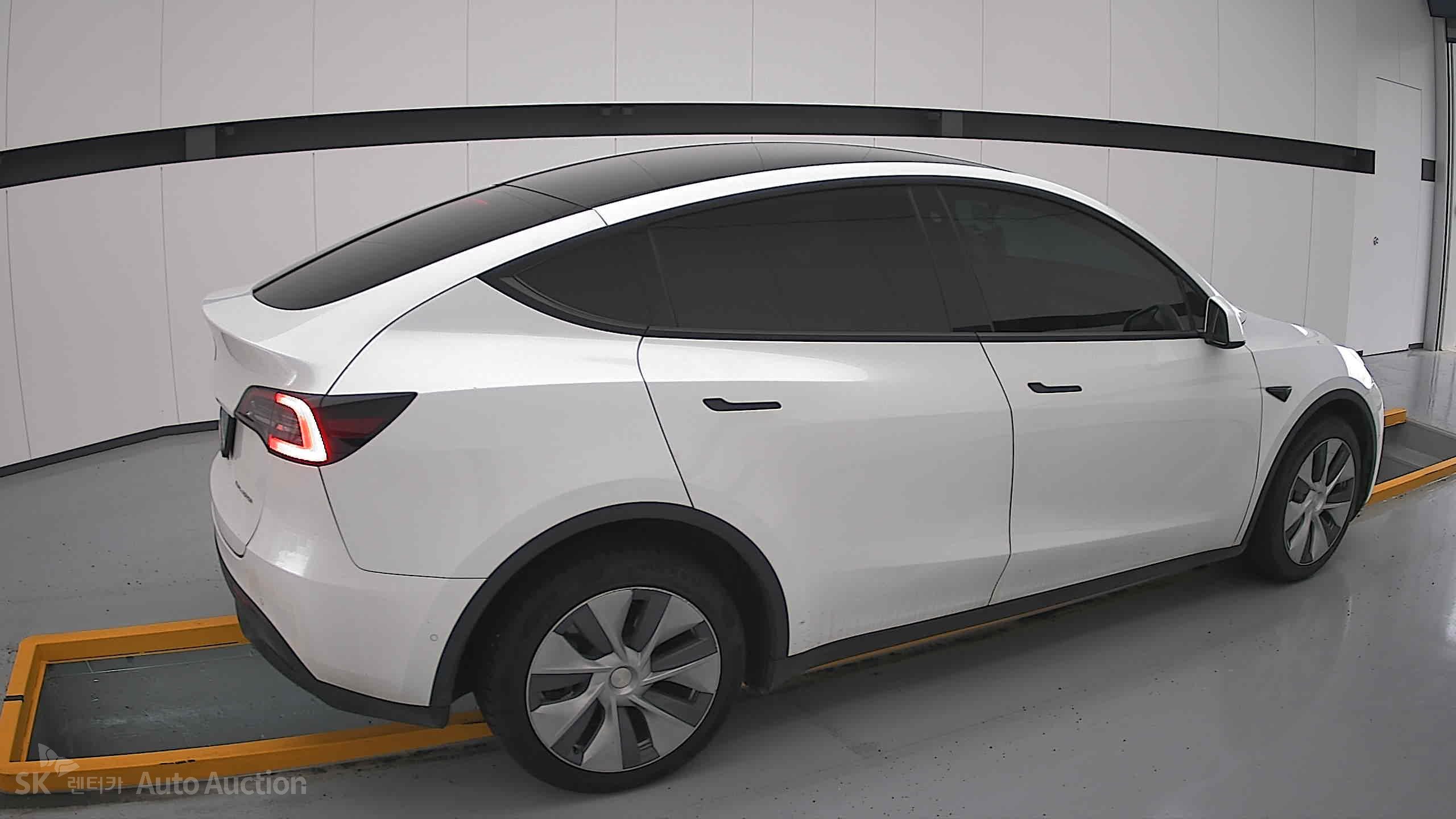 2022 - tesla model y