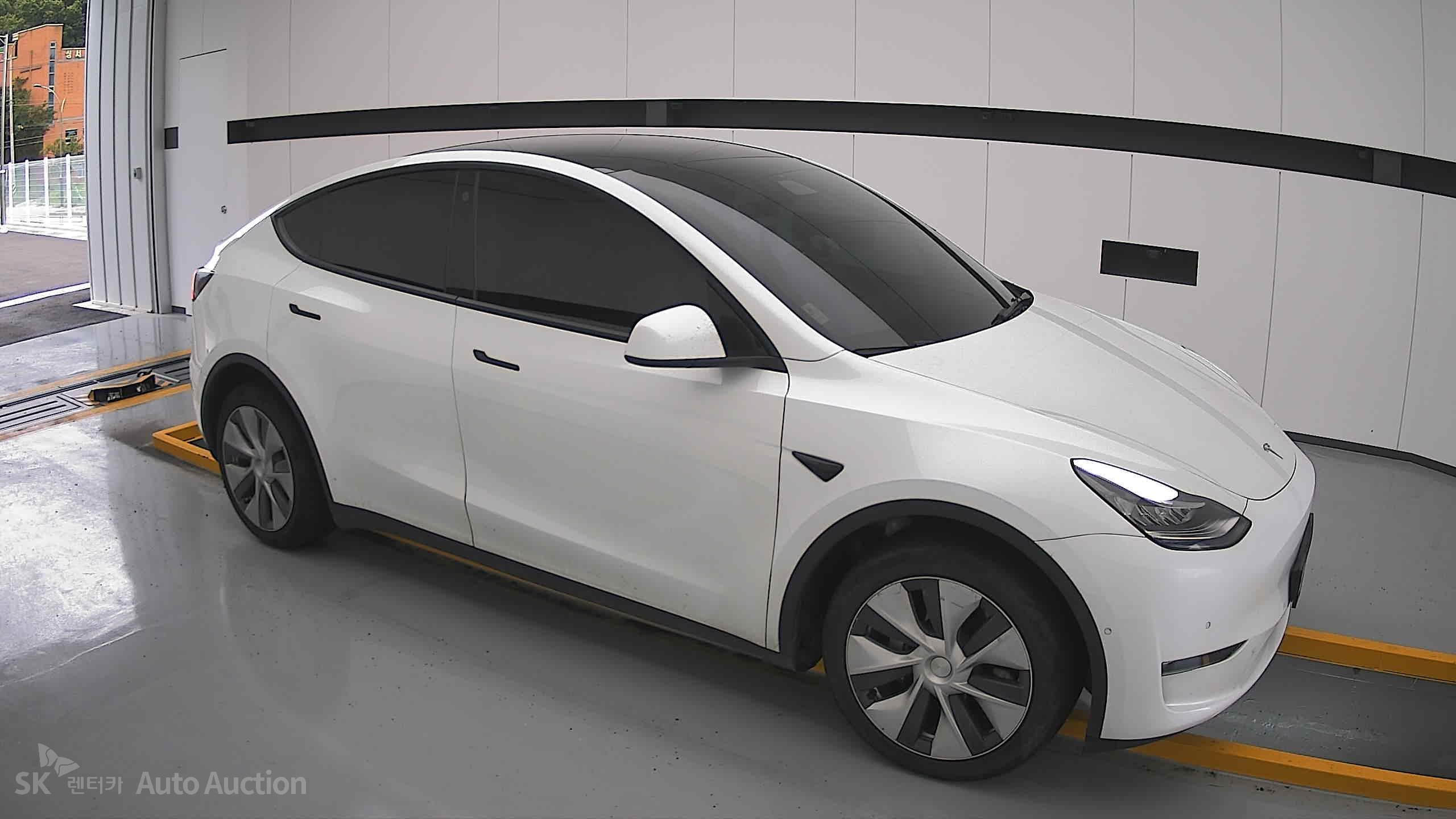 2022 - tesla model y