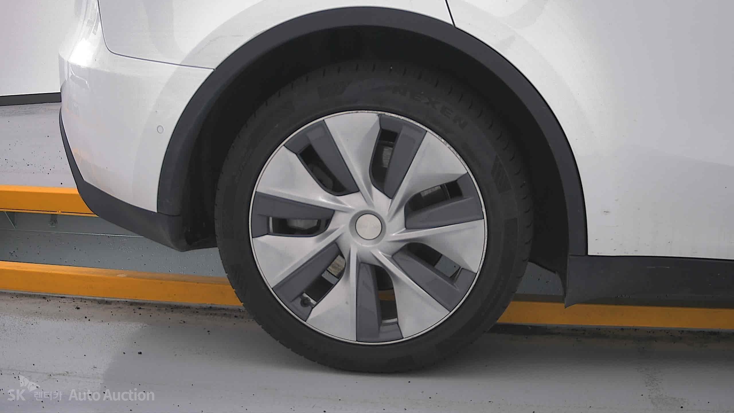 2022 - tesla model y