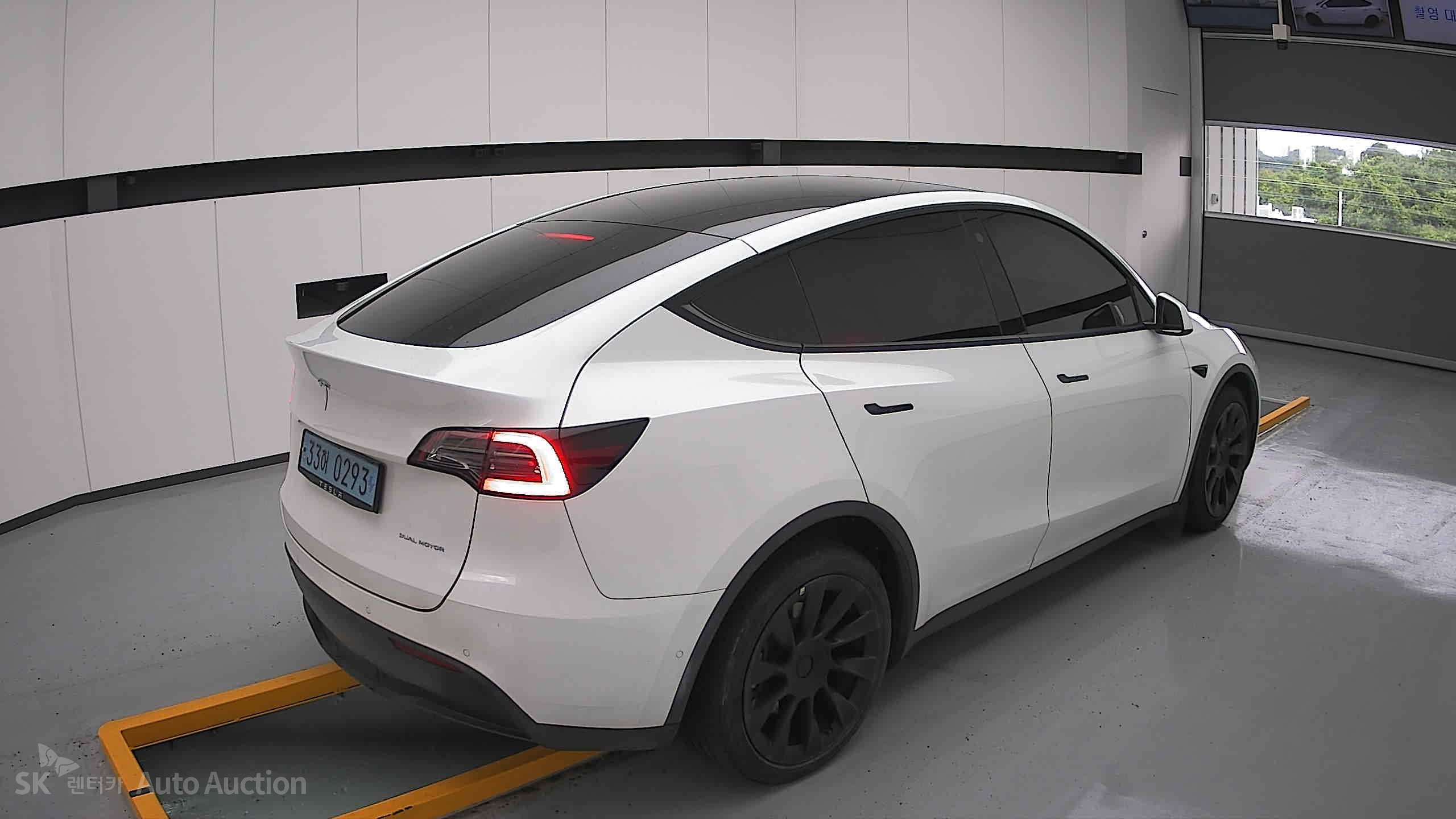 2022 - tesla model y