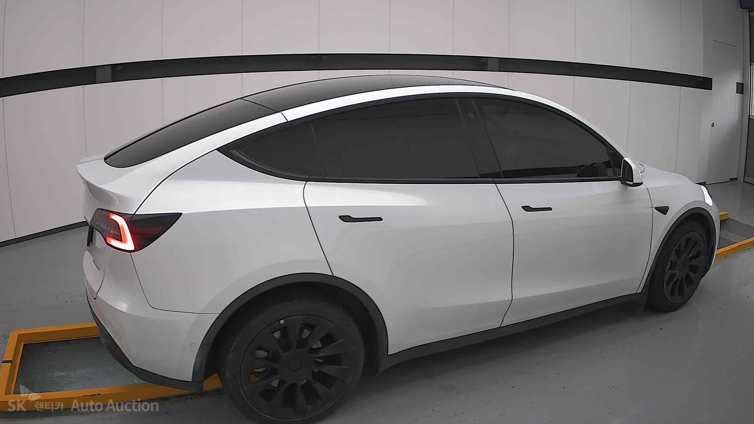 2022 - tesla model y