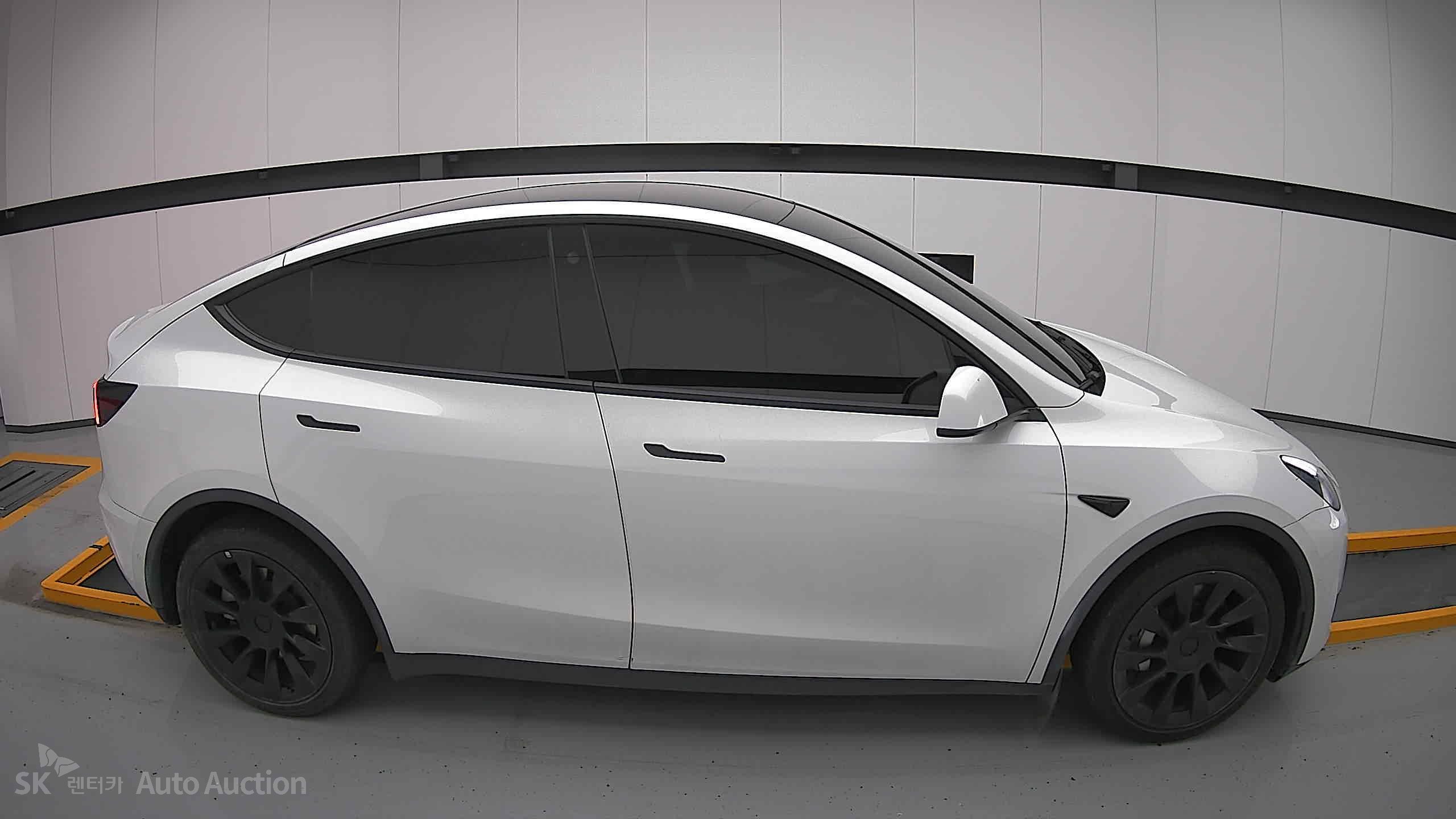 2022 - tesla model y