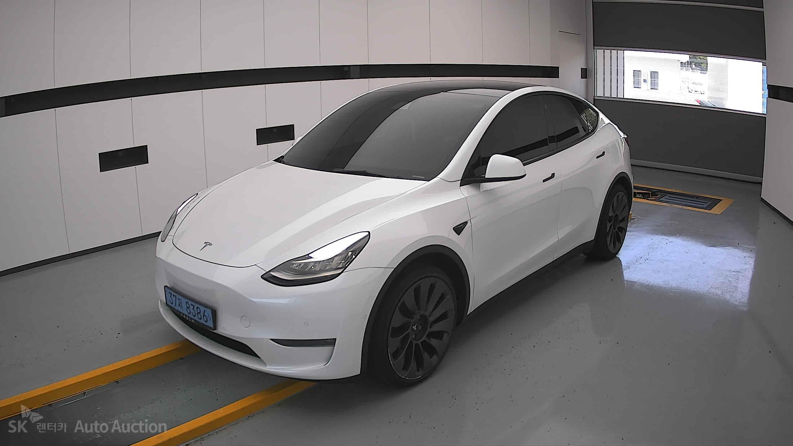 Tesla Model Y 2022 — صورة 11
