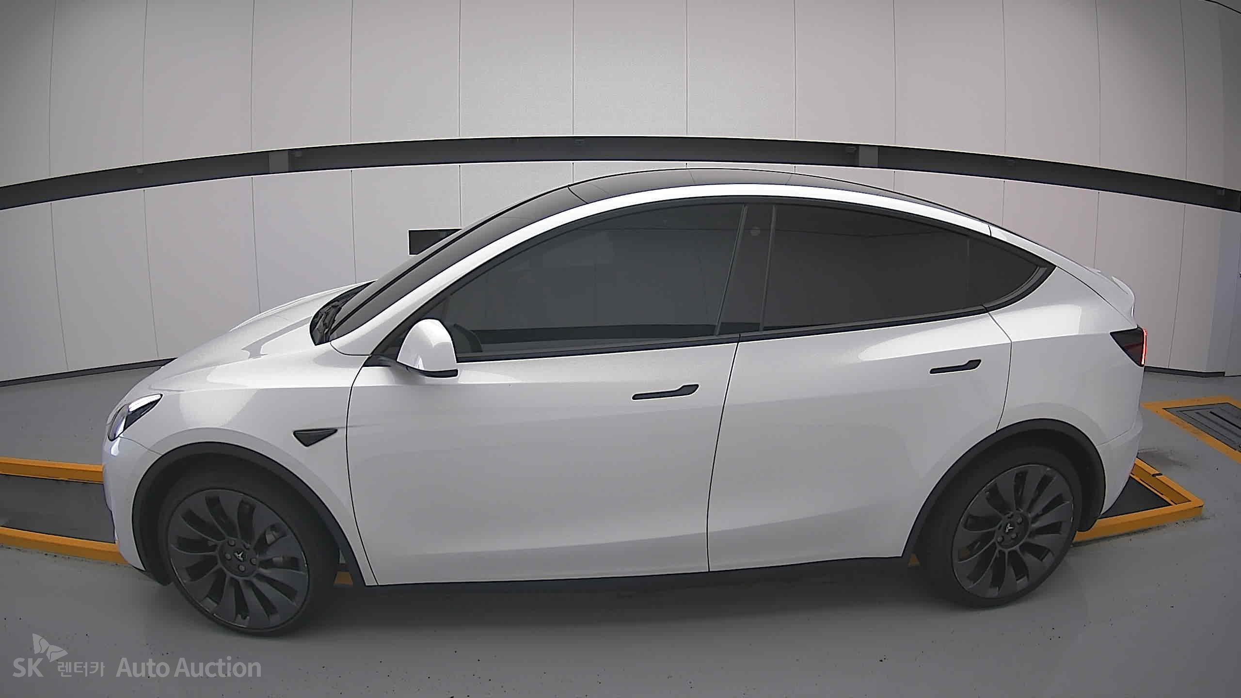 Tesla Model Y 2022 — صورة 13