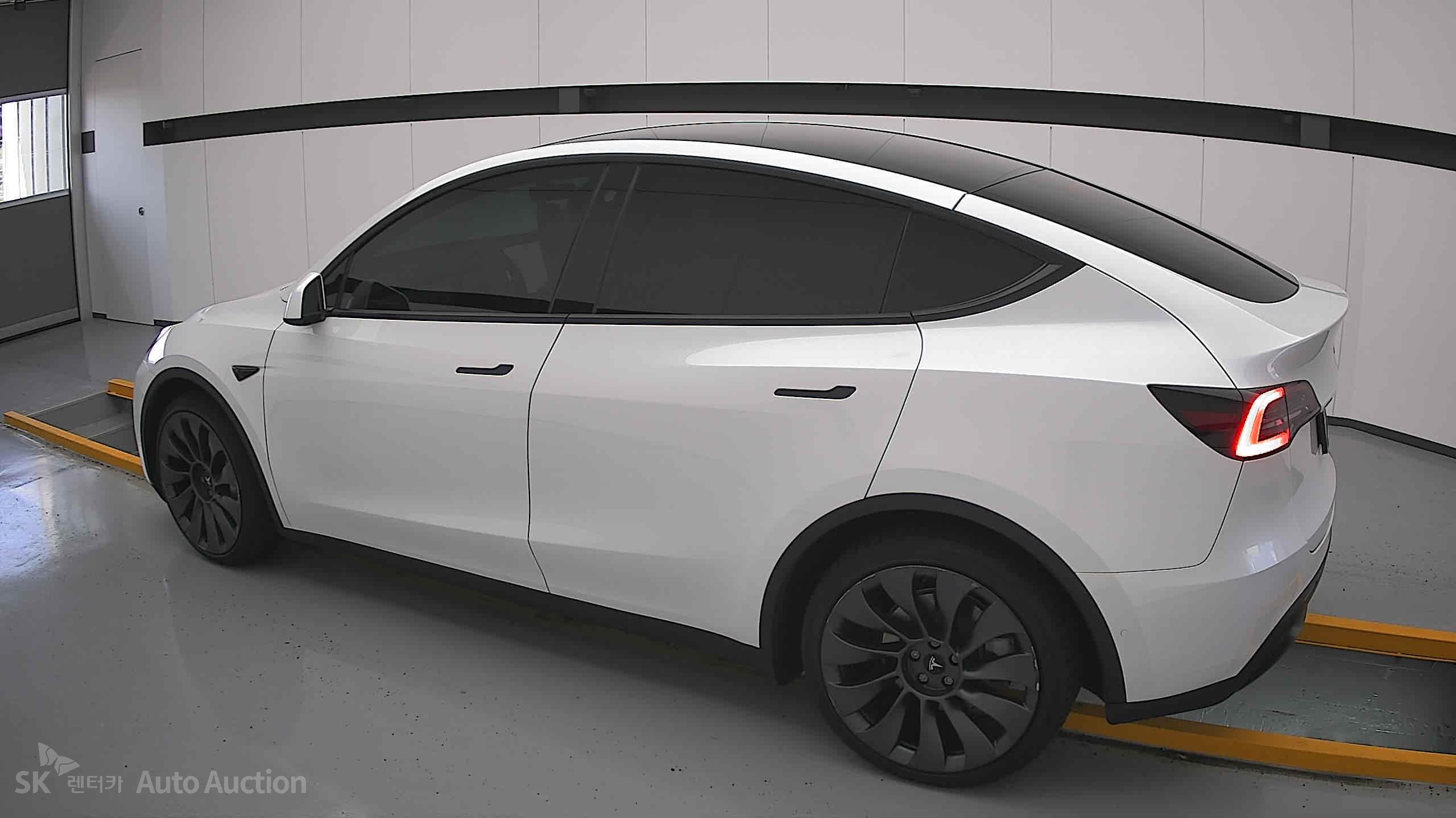Tesla Model Y 2022 — صورة 14