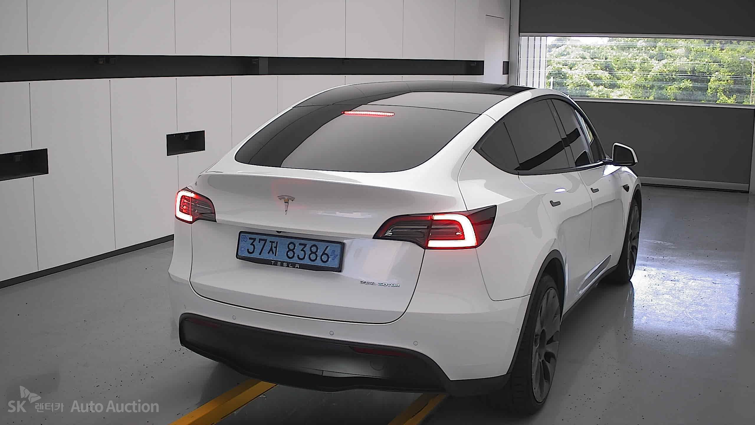 Tesla Model Y 2022 — صورة 16