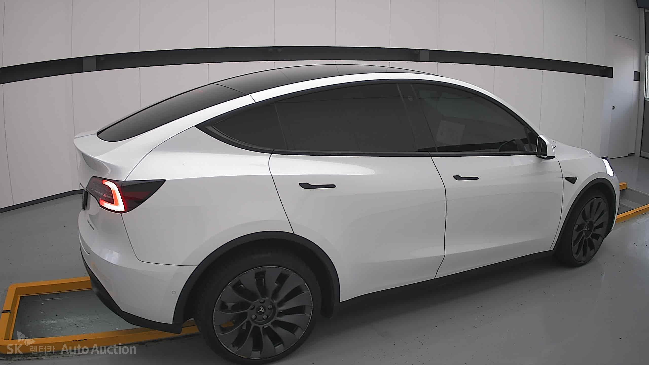 Tesla Model Y 2022 — صورة 18