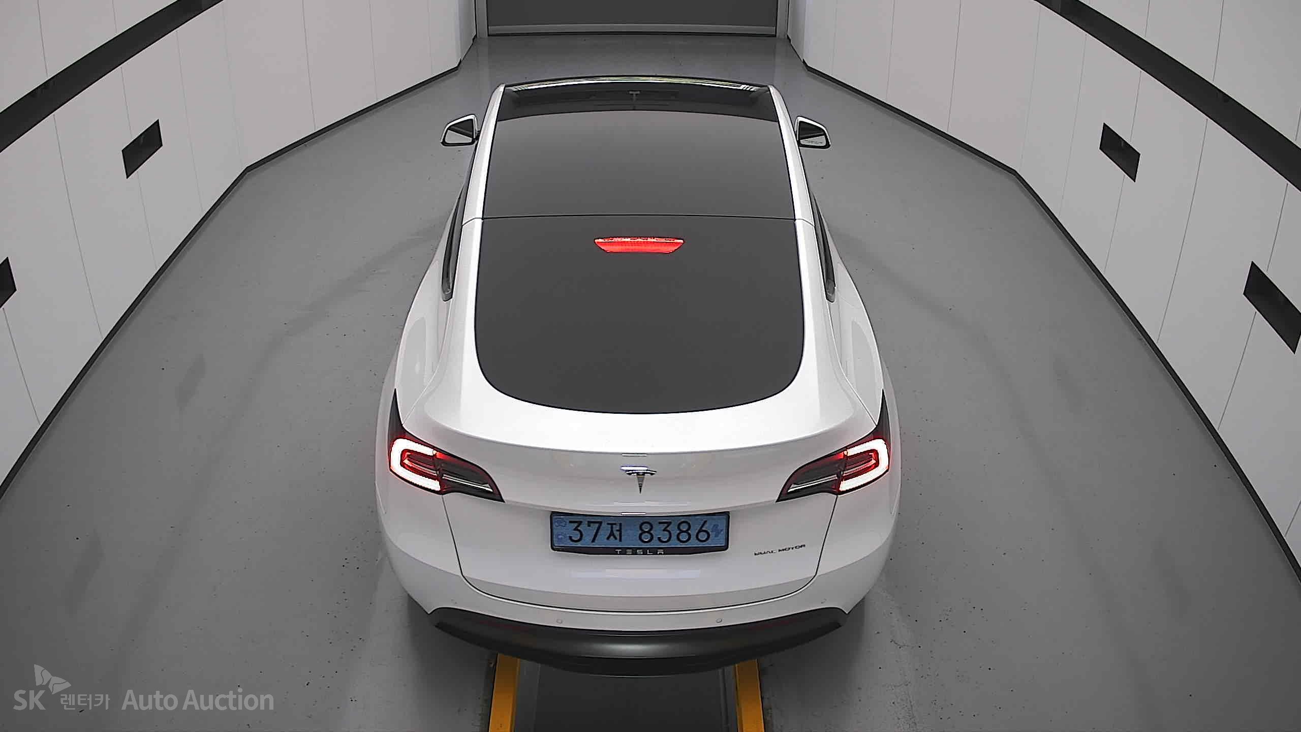 Tesla Model Y 2022 — صورة 23