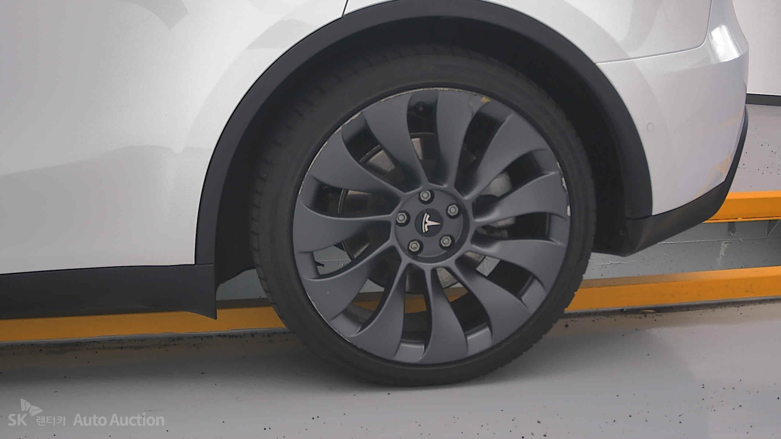 Tesla Model Y 2022 — صورة 26