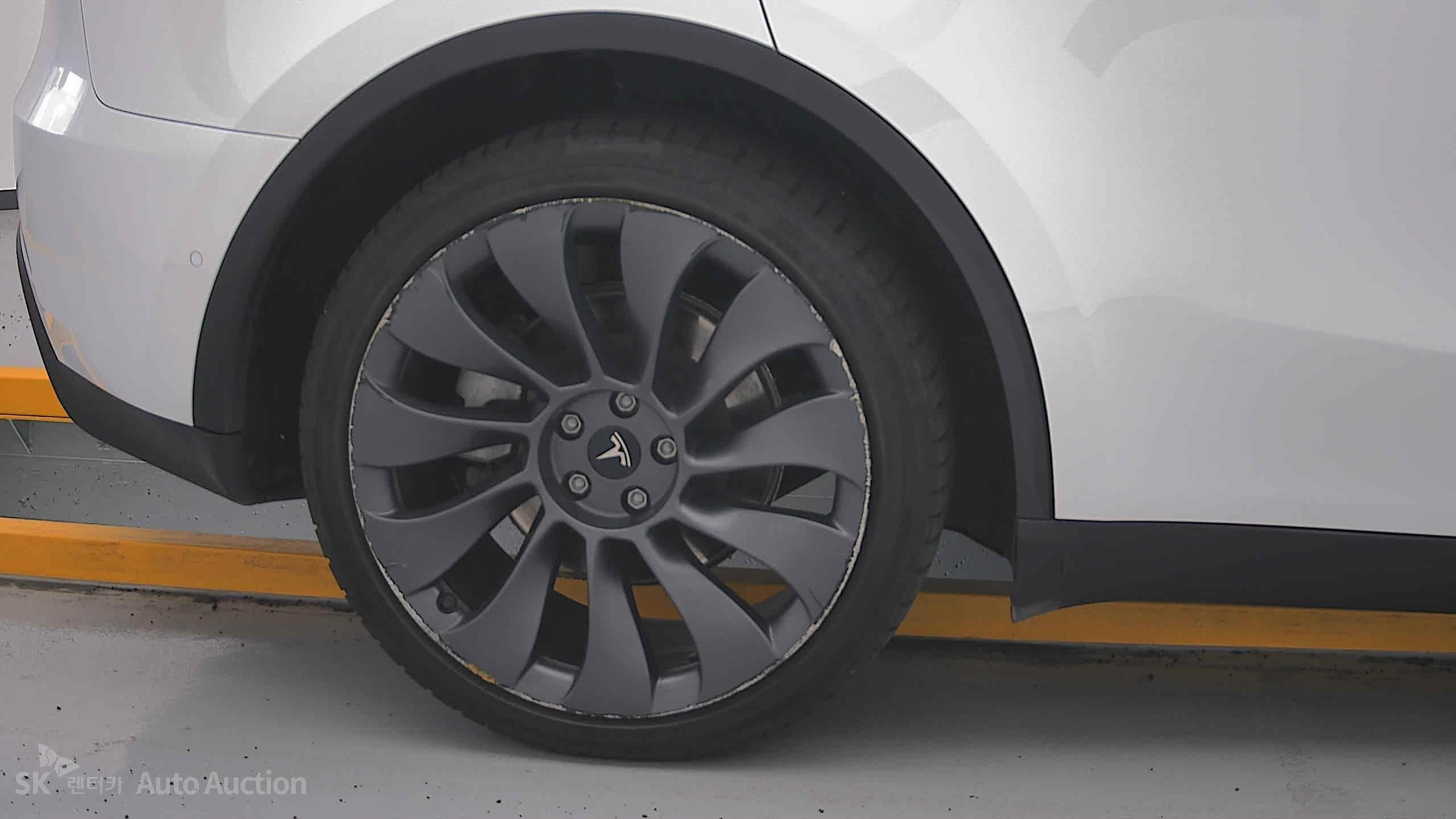 Tesla Model Y 2022 — صورة 27