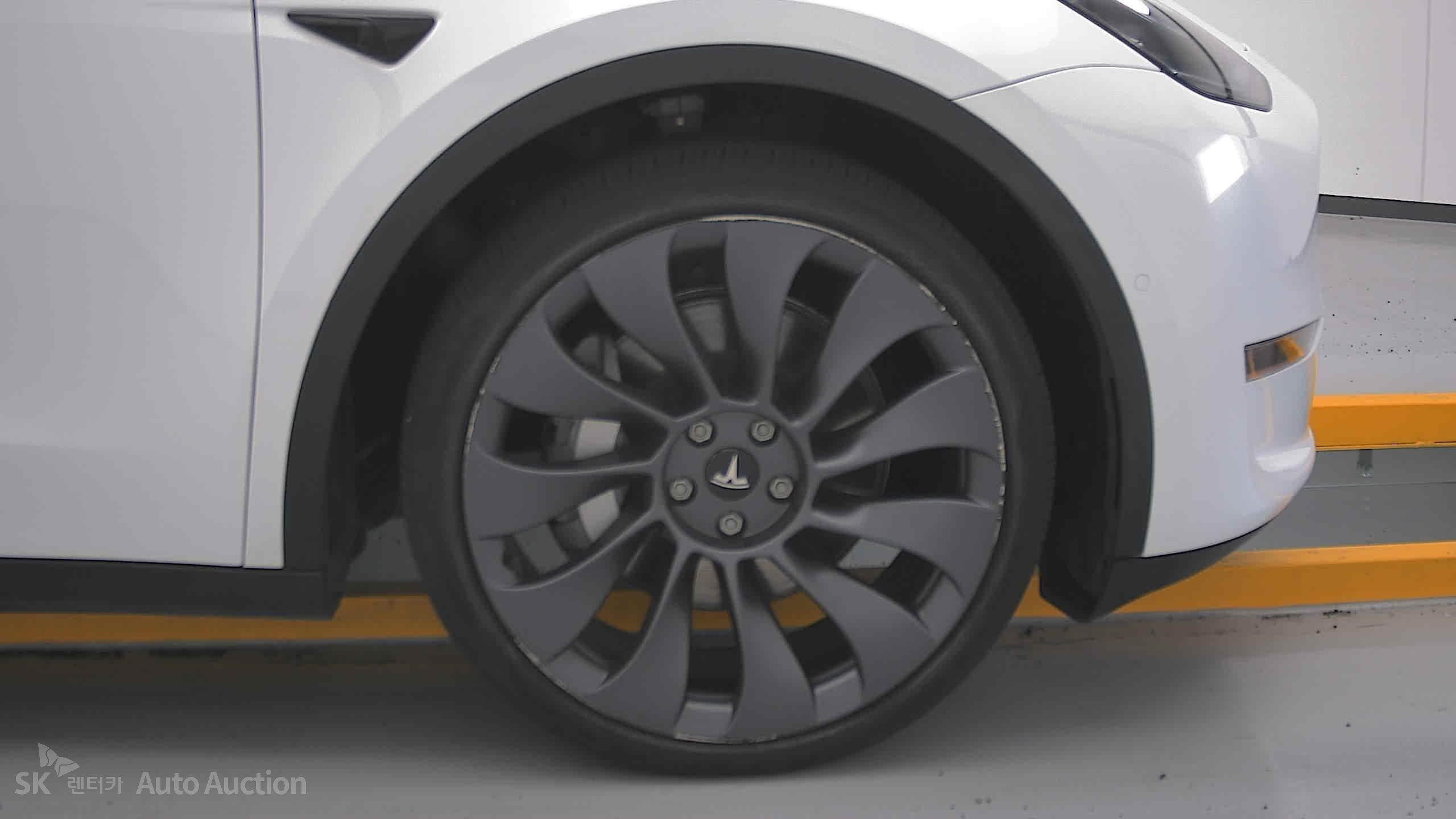 Tesla Model Y 2022 — صورة 28