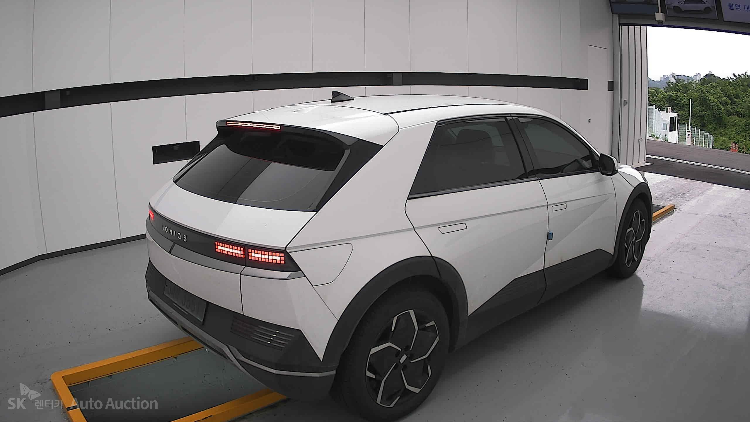 هيونداي Ioniq 2022 — صورة 17