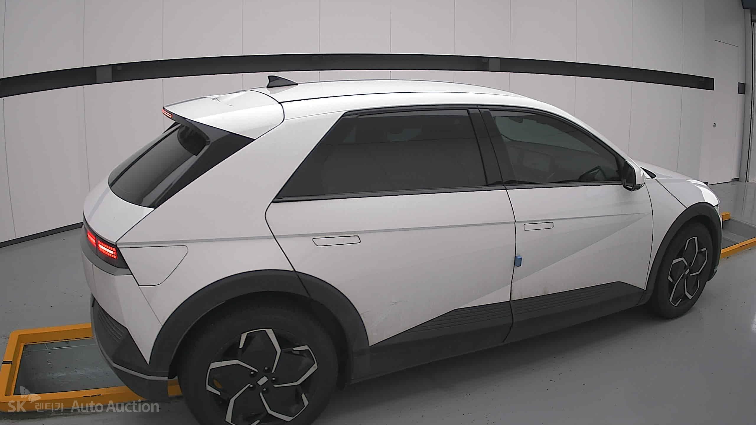 هيونداي Ioniq 2022 — صورة 18