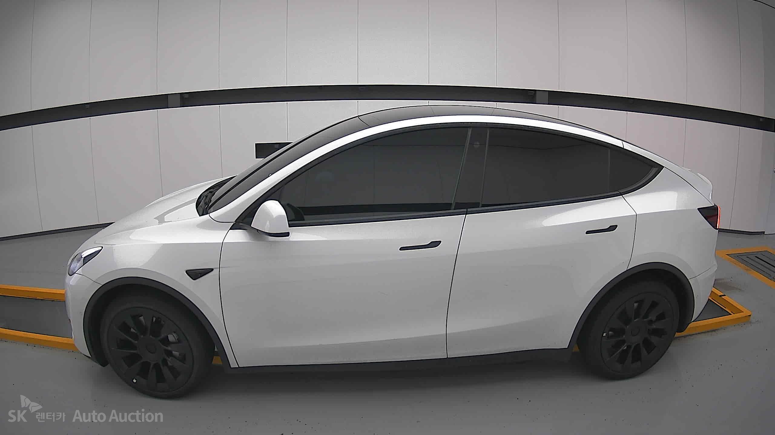 2022 - tesla model y