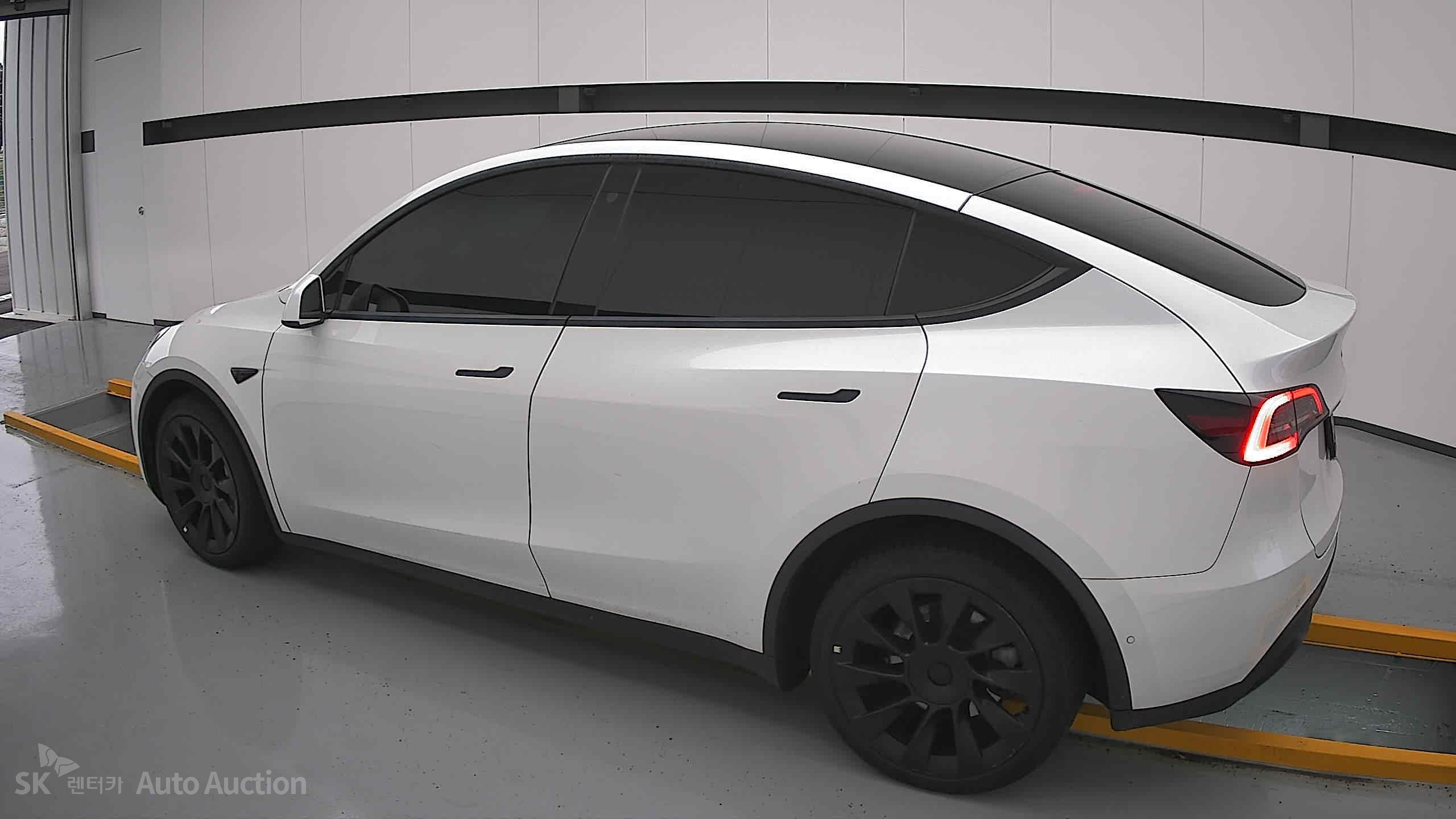 2022 - tesla model y