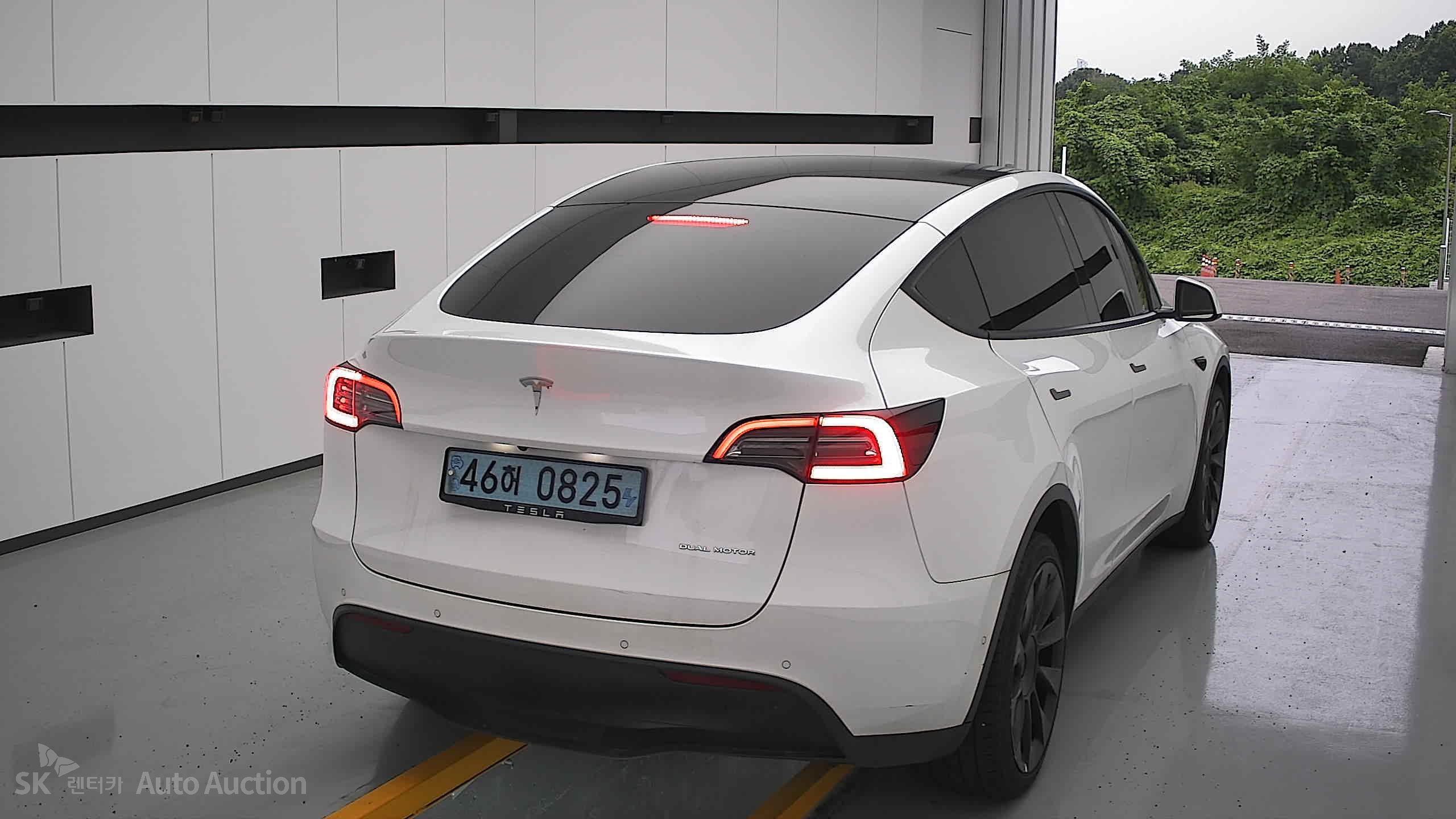 2022 - tesla model y