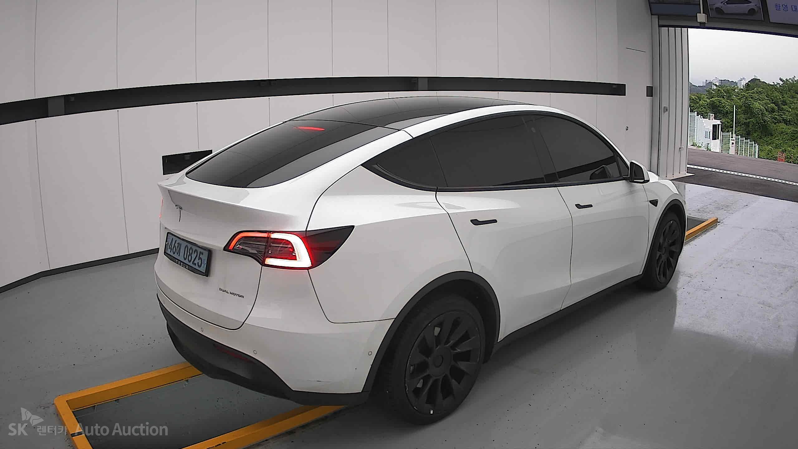 2022 - tesla model y