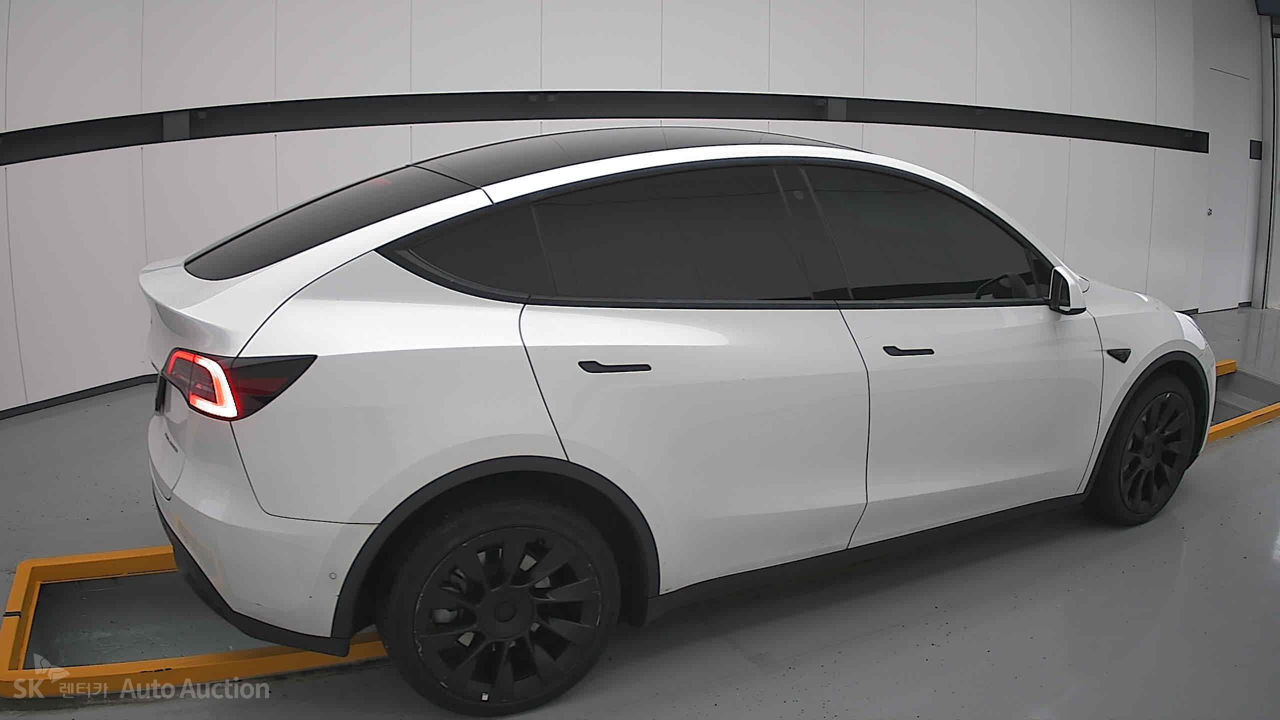 2022 - tesla model y