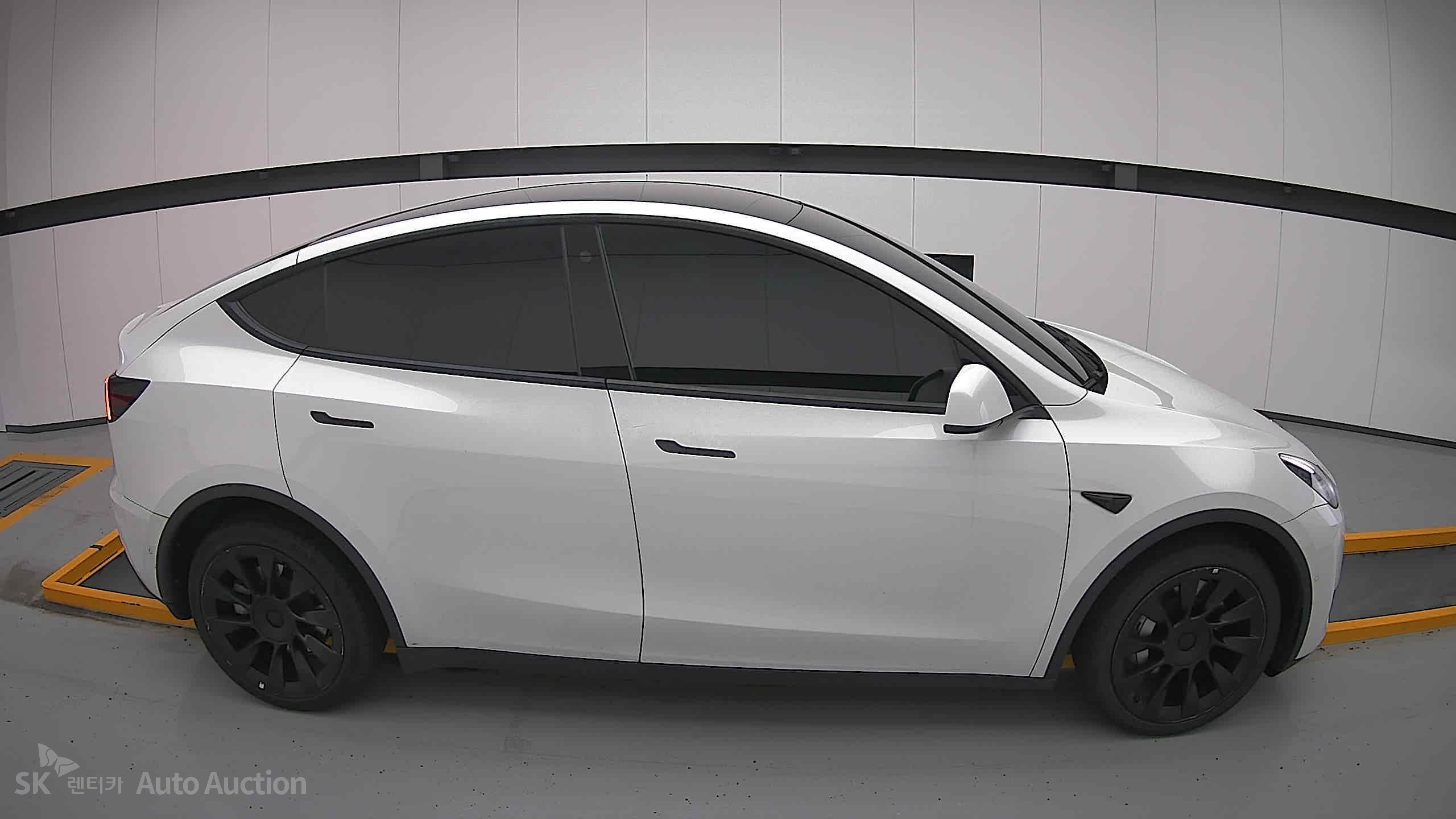 2022 - tesla model y