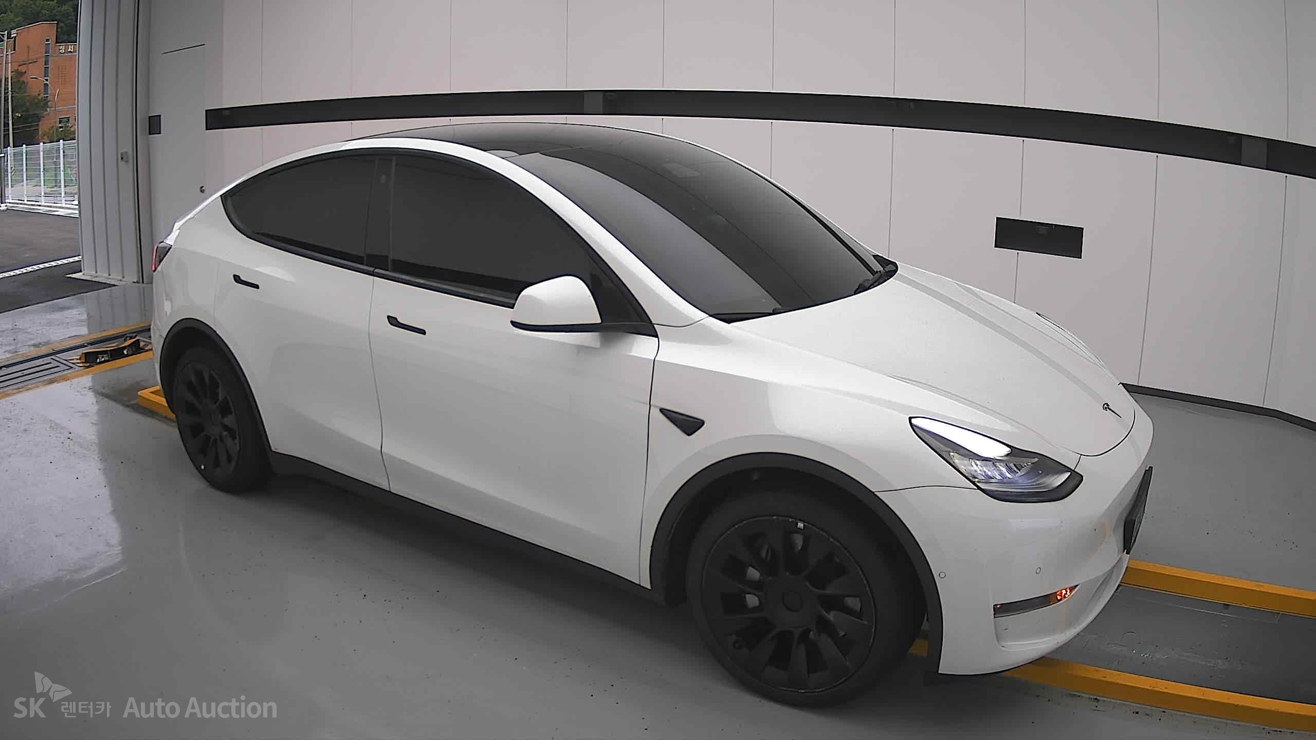 2022 - tesla model y