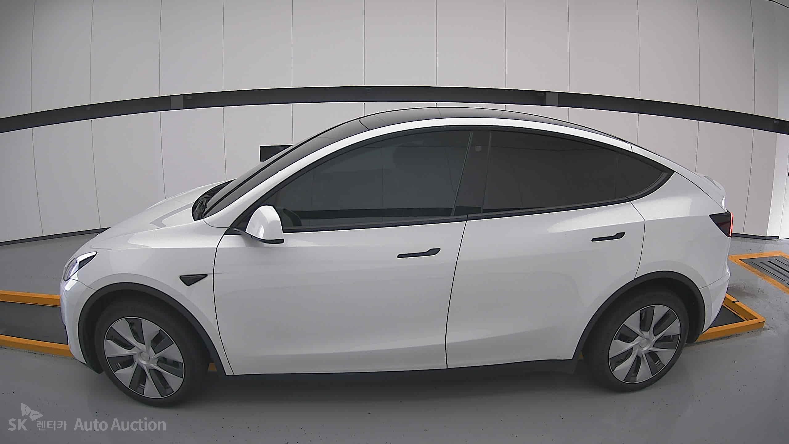 2022 - tesla model y