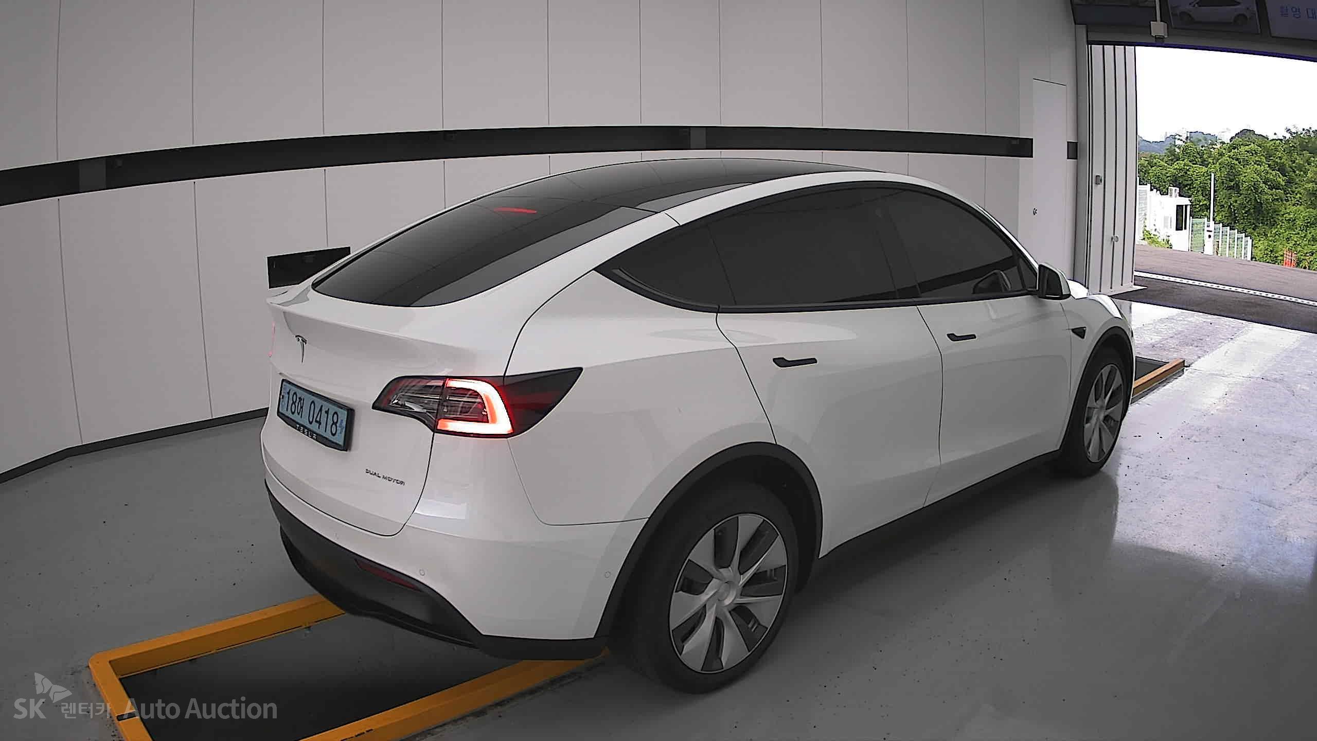 2022 - tesla model y