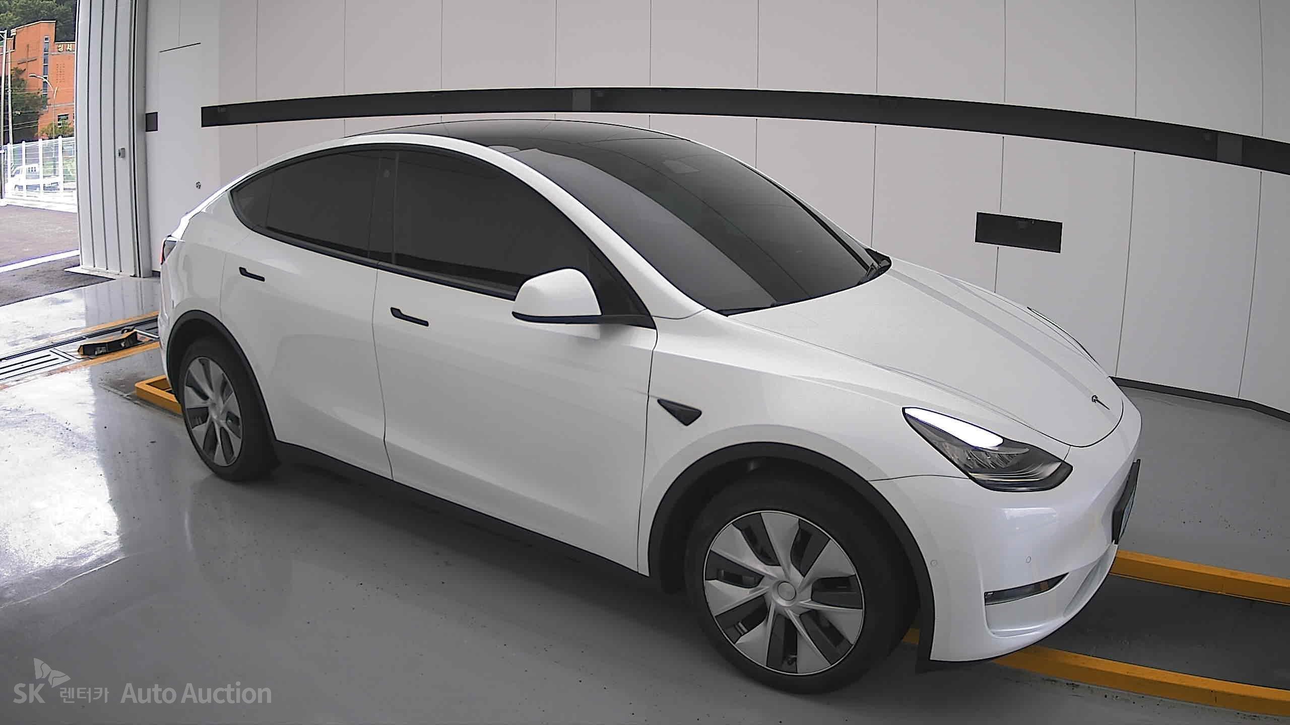 2022 - tesla model y