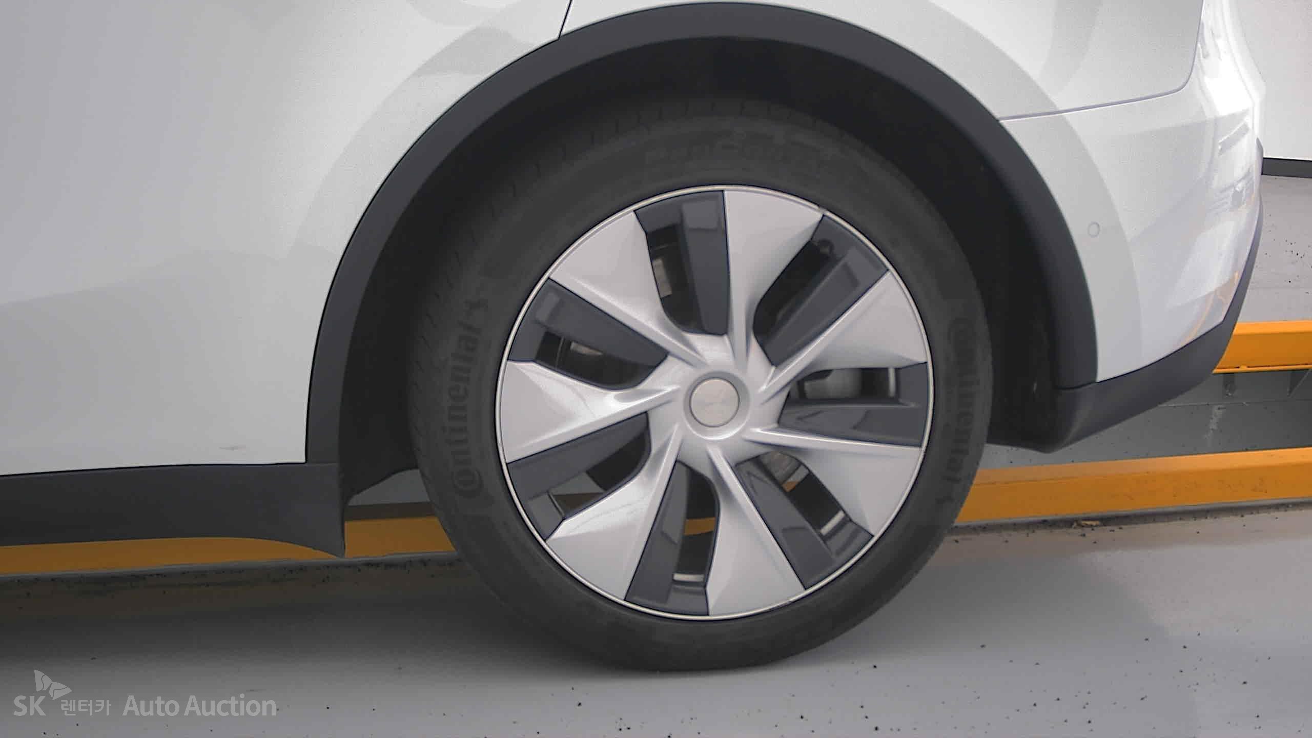 2022 - tesla model y