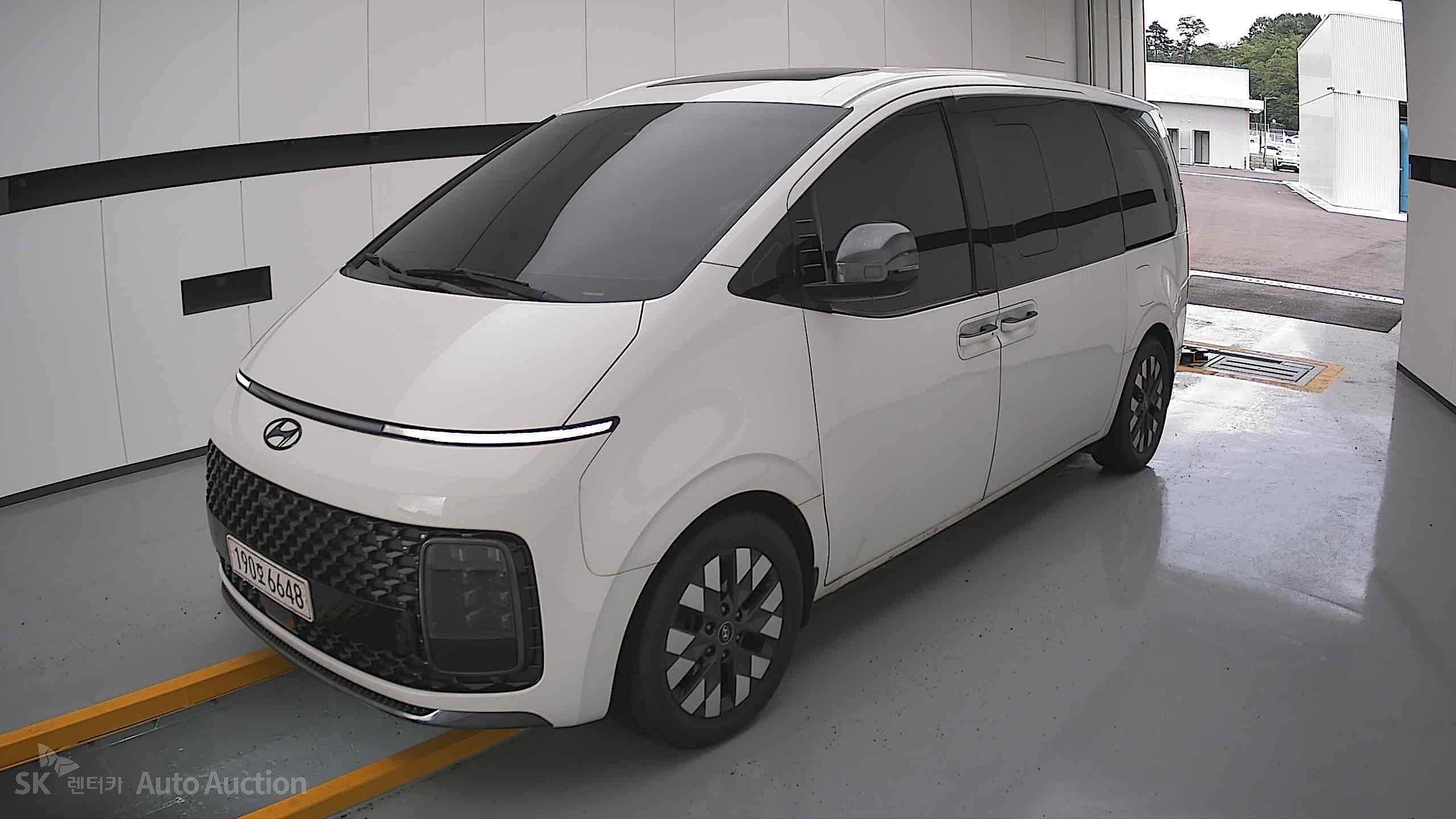 2022 - hyundai staria