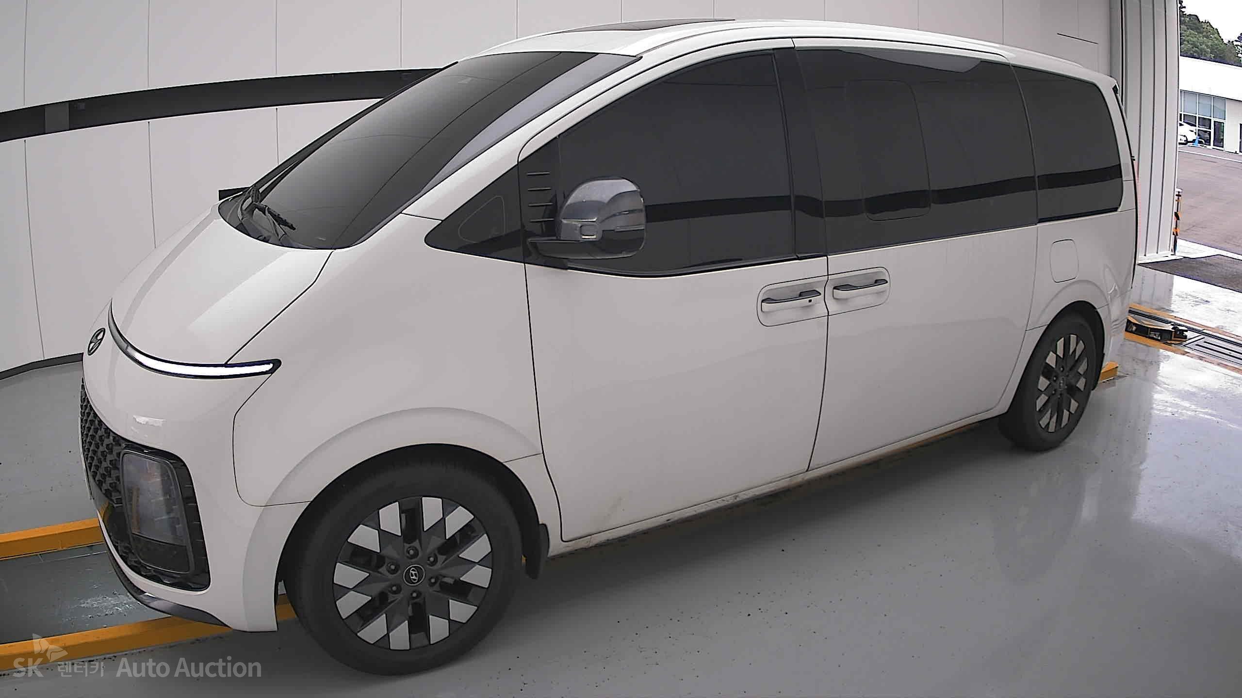 2022 - hyundai staria