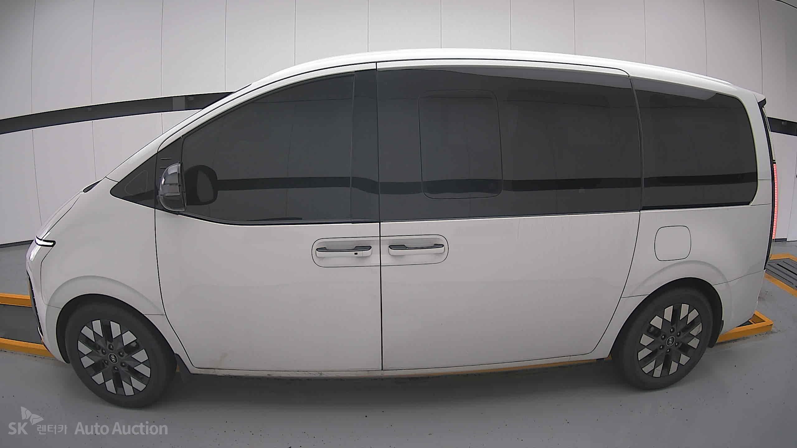2022 - hyundai staria