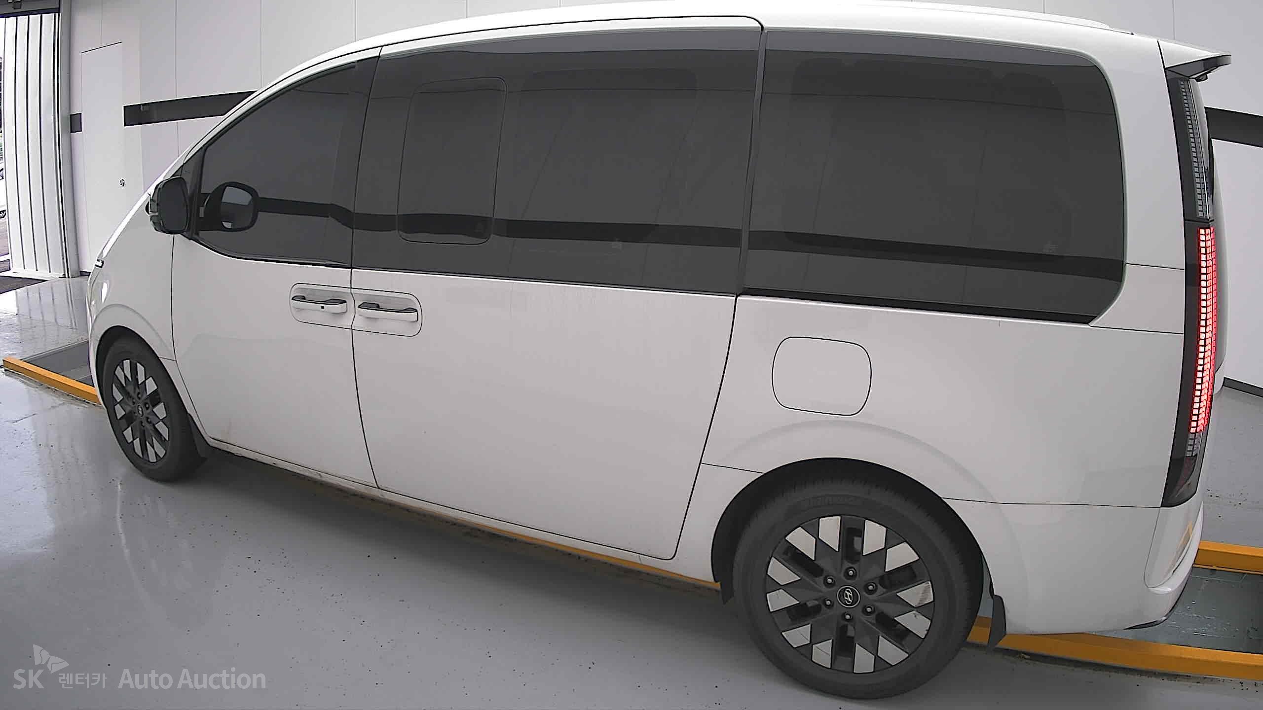 2022 - hyundai staria