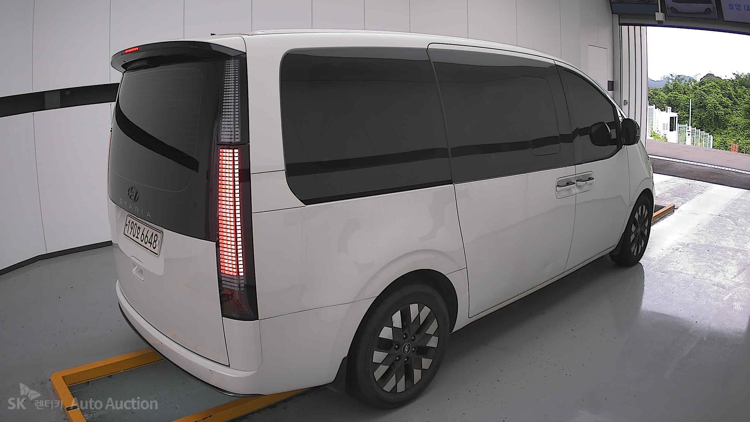 2022 - hyundai staria