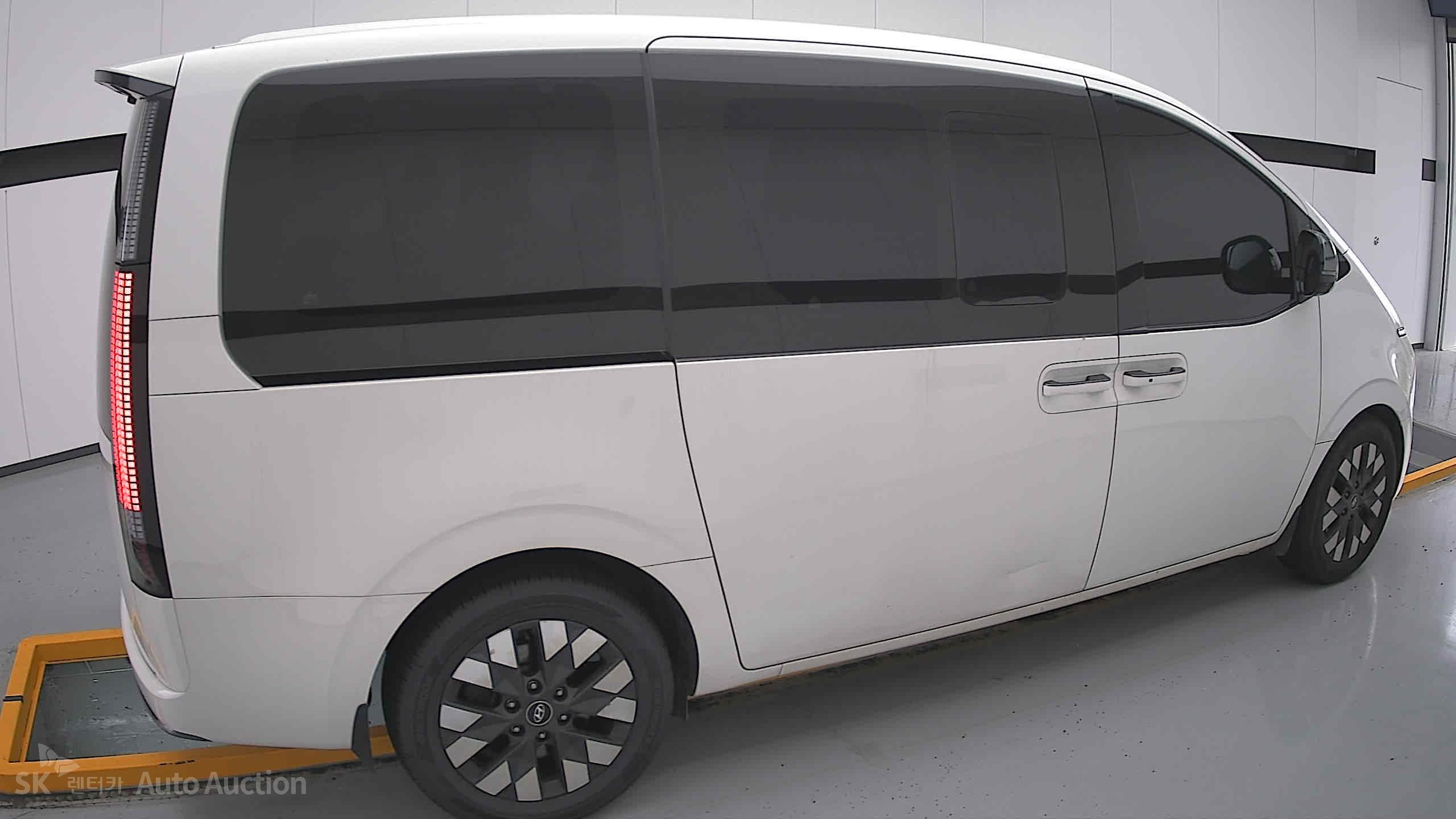 2022 - hyundai staria