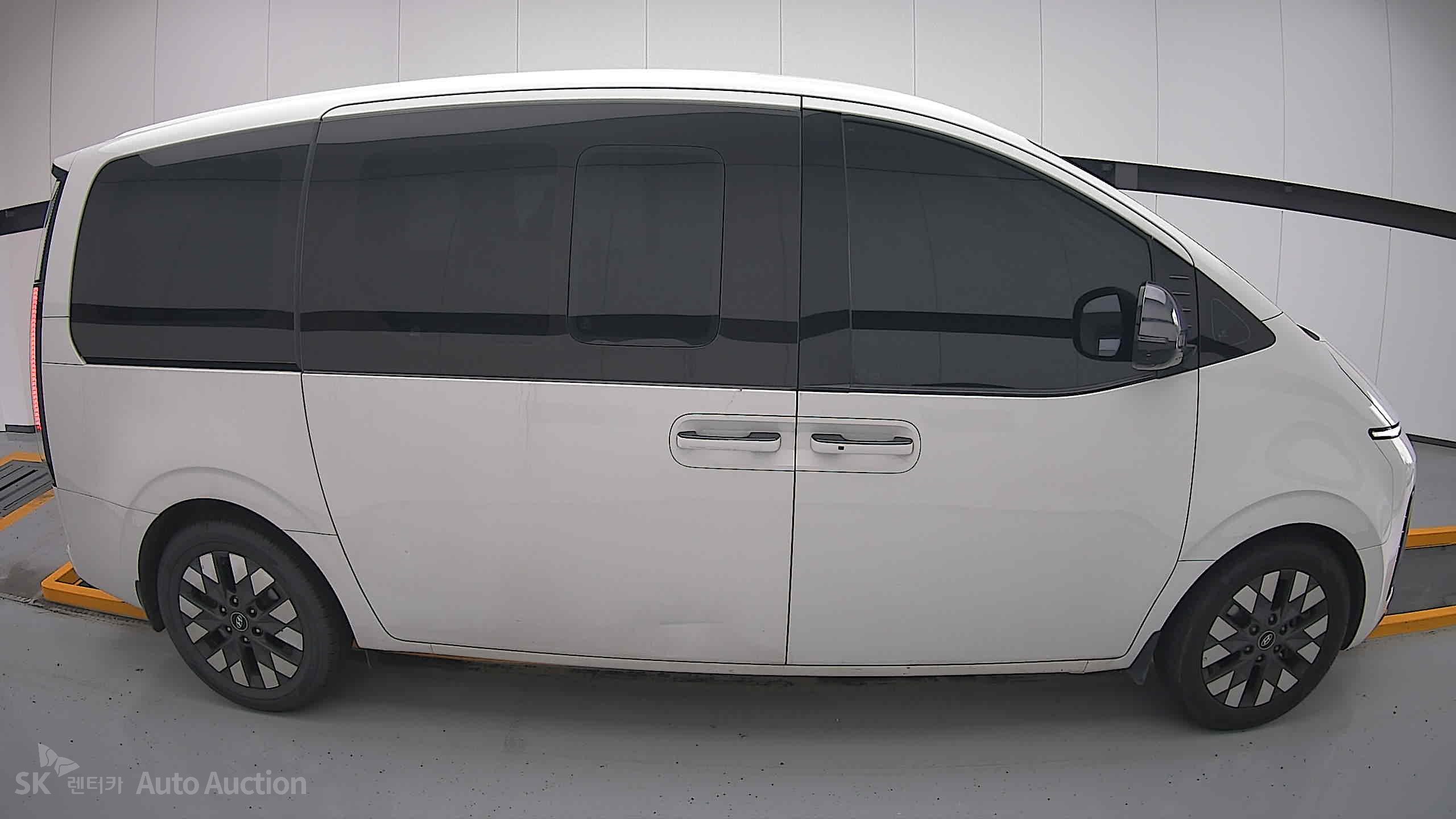 2022 - hyundai staria