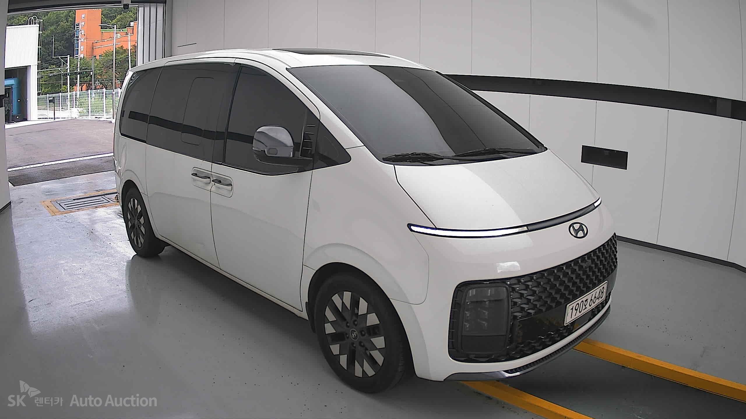 2022 - hyundai staria
