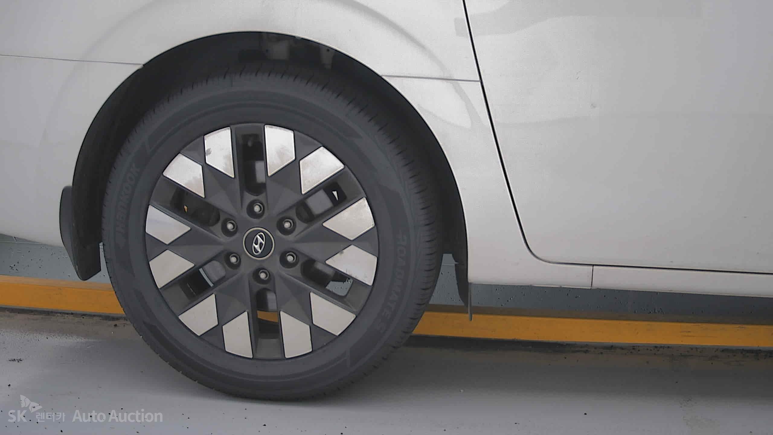 2022 - hyundai staria