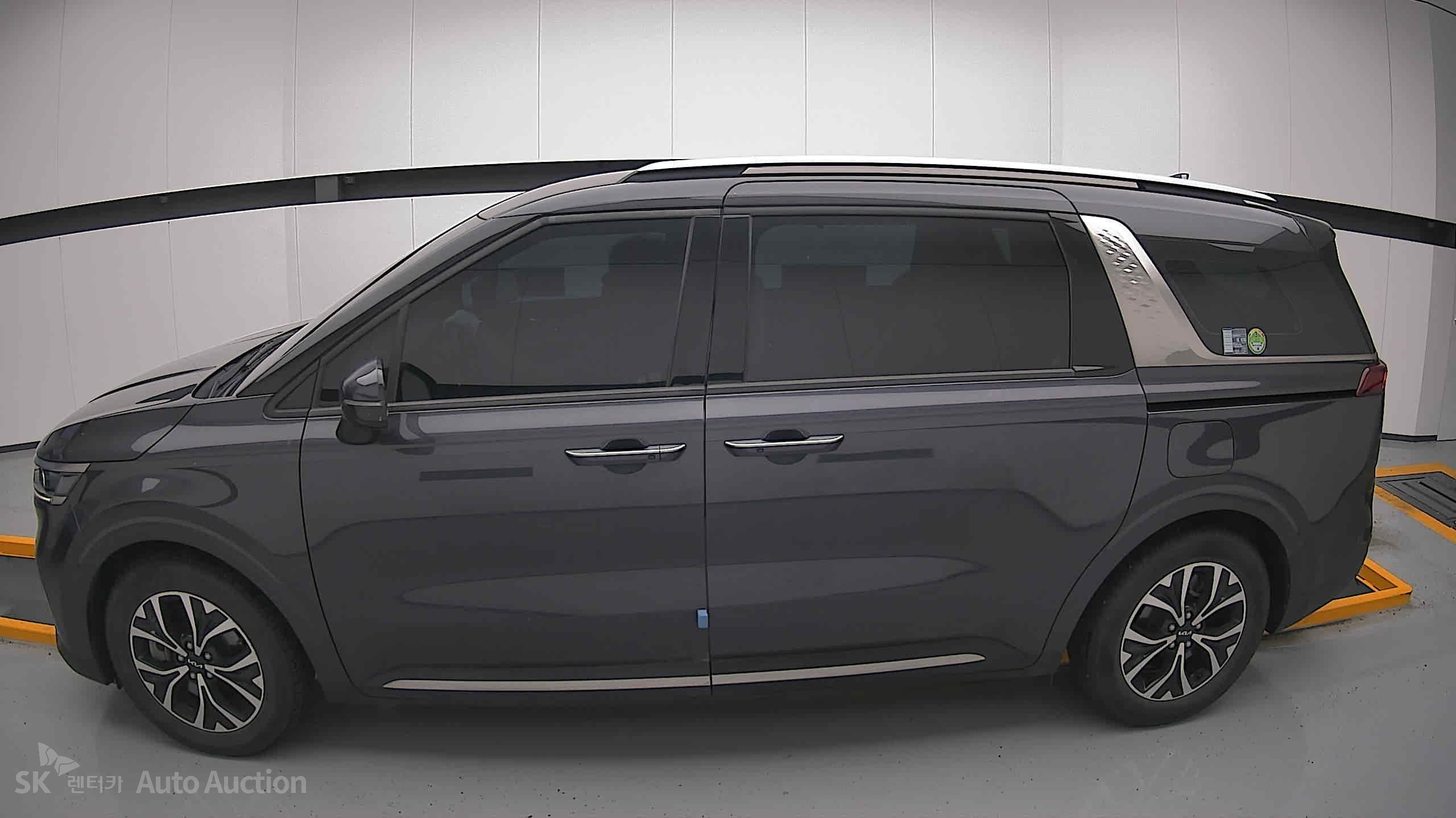 2022 - kia carnival