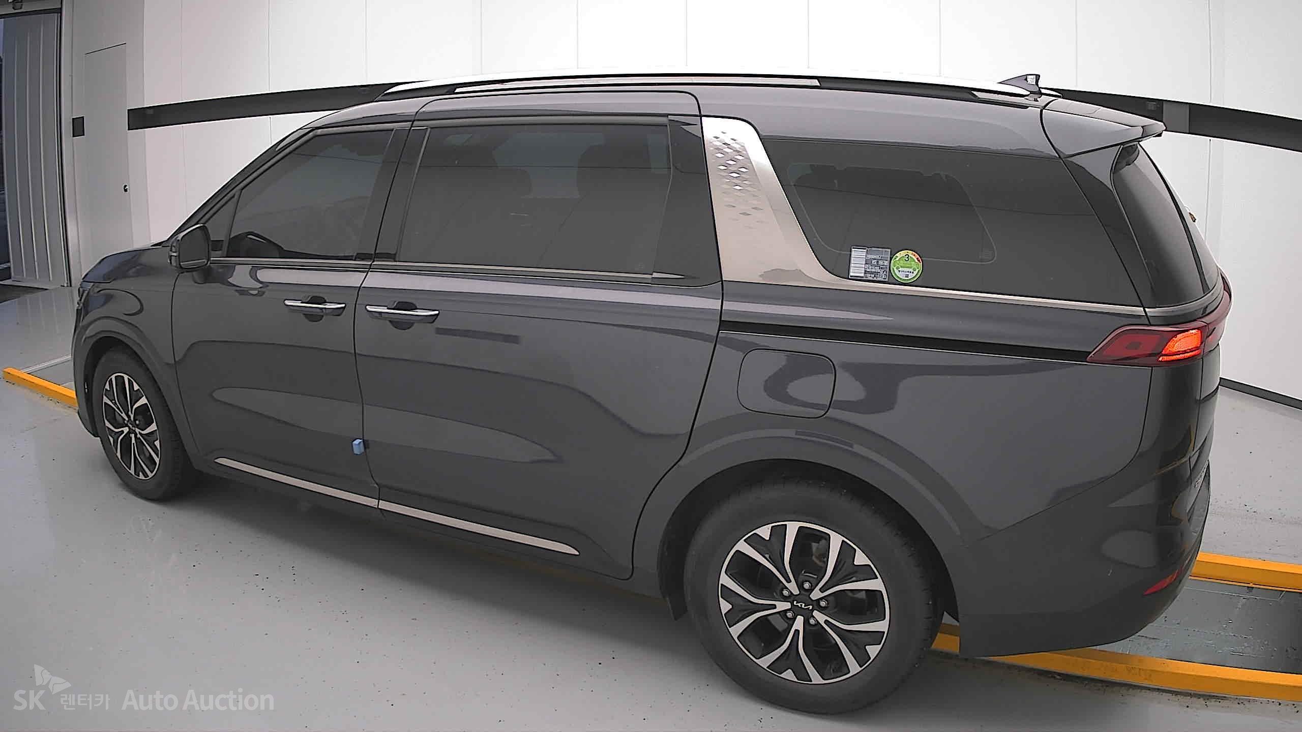 2022 - kia carnival