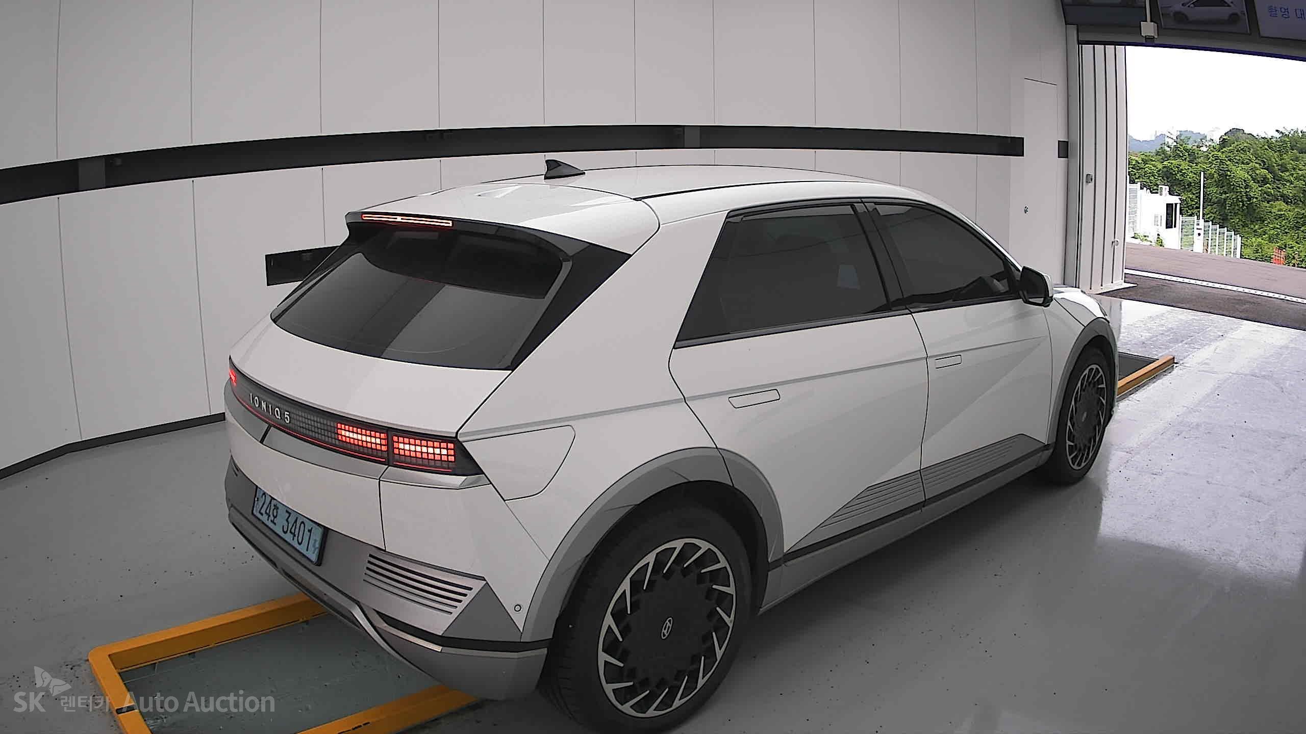 2022 - hyundai ioniq
