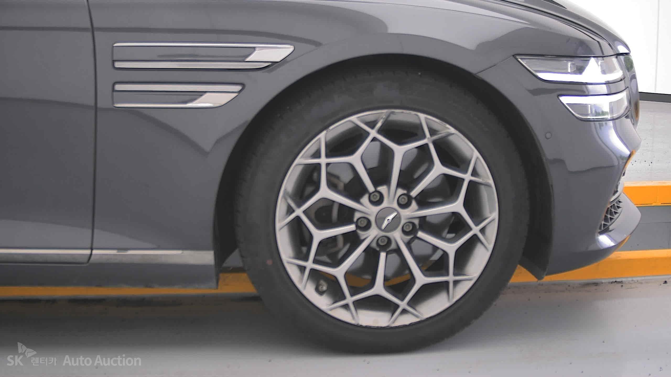 2021 - genesis g80