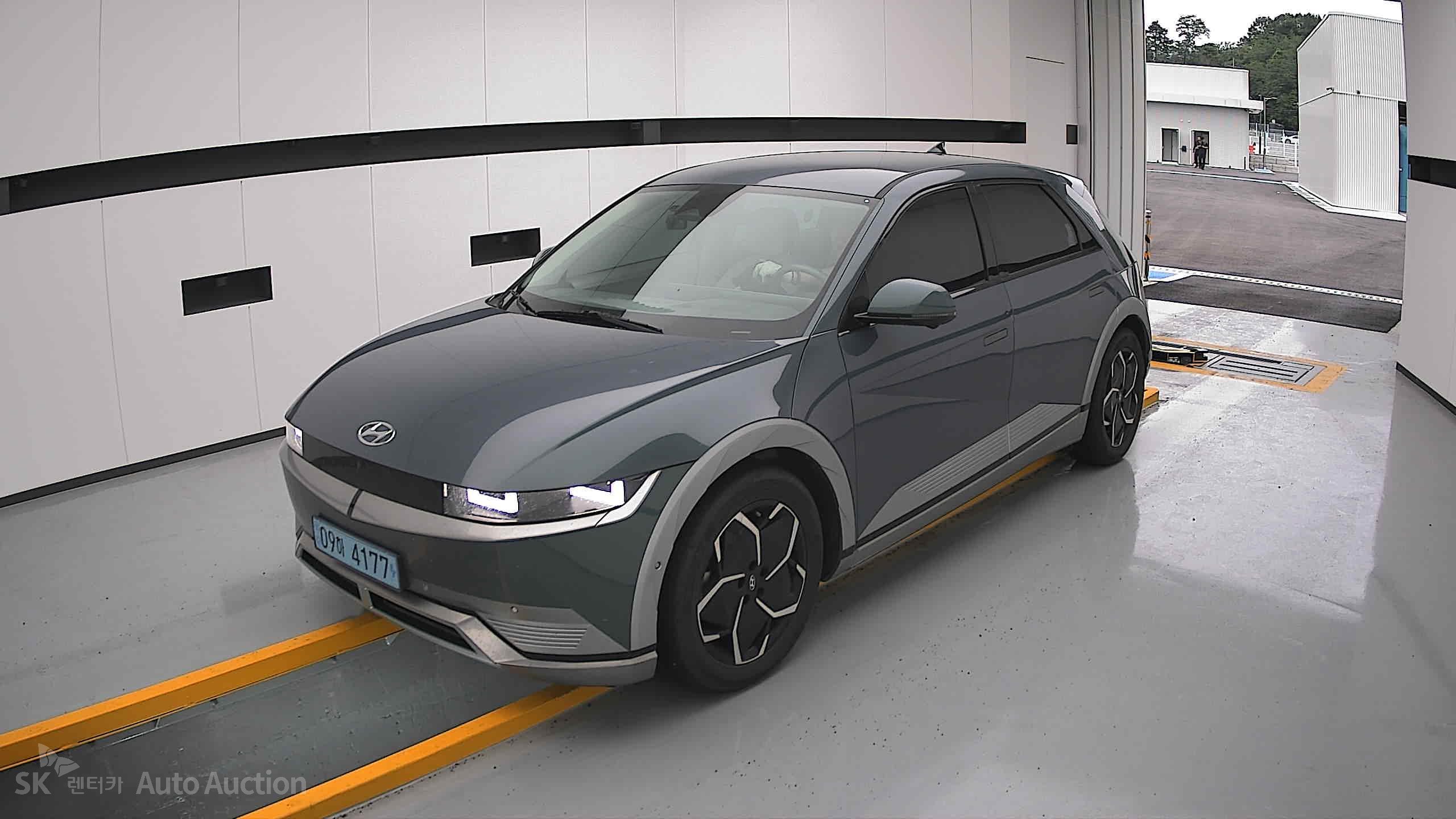 هيونداي Ioniq 2023 — صورة 11
