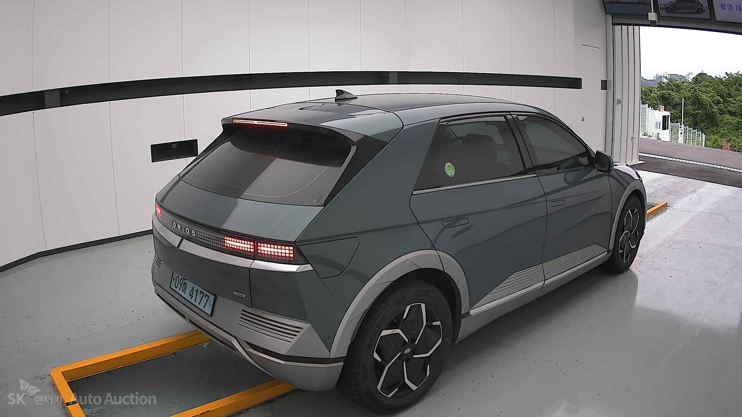 هيونداي Ioniq 2023 — صورة 17
