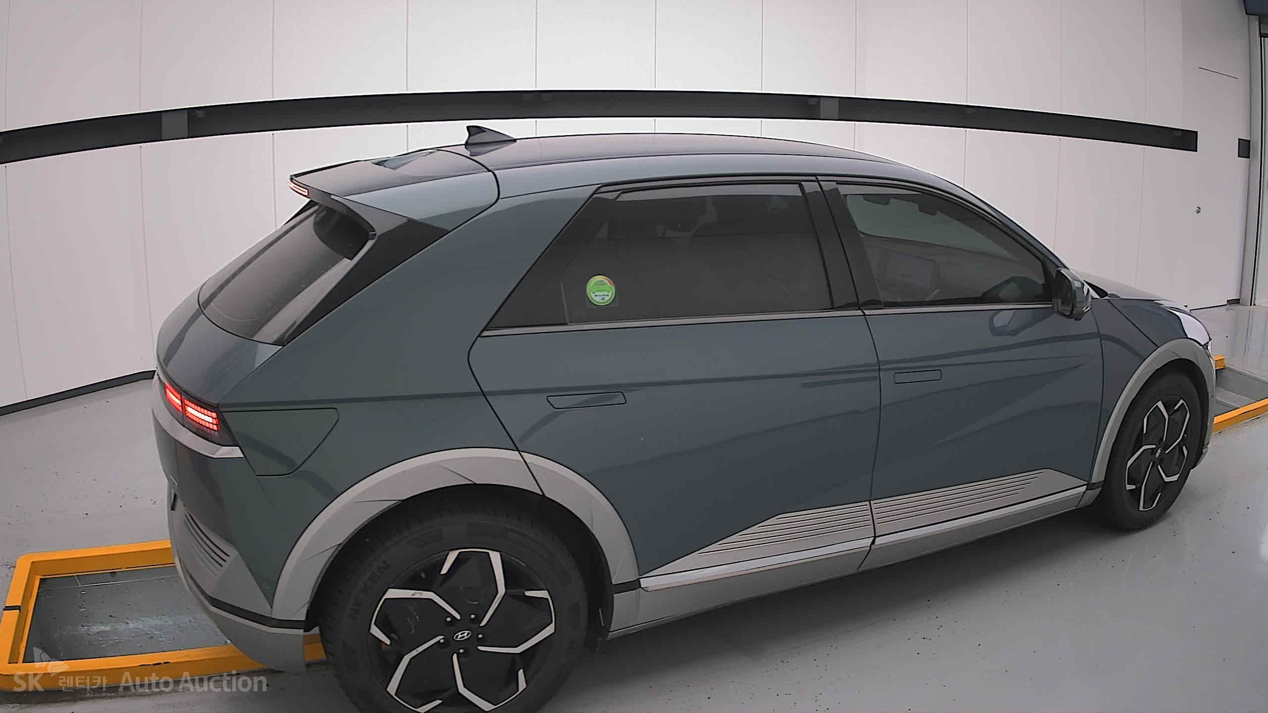 هيونداي Ioniq 2023 — صورة 18
