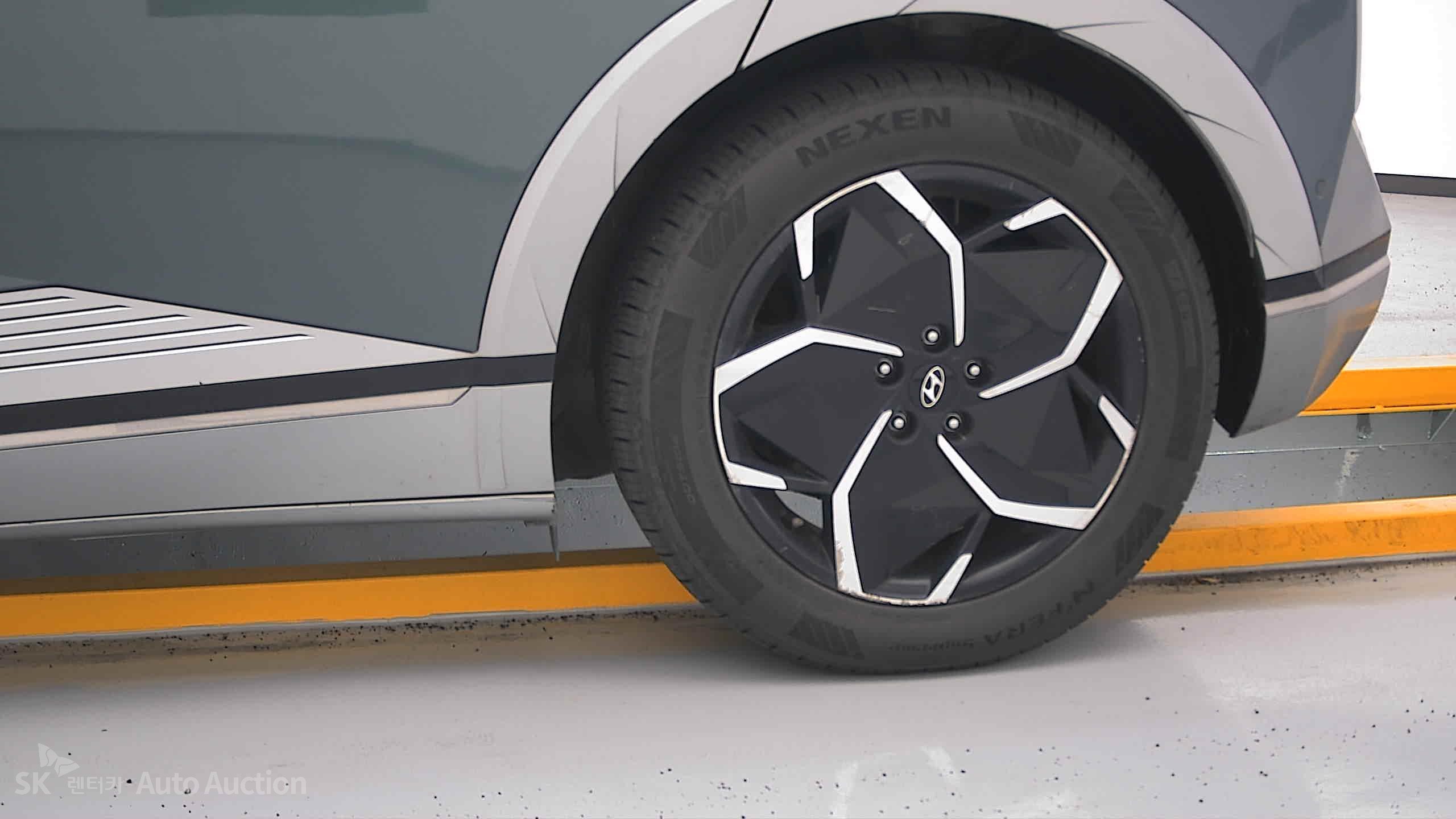 هيونداي Ioniq 2023 — صورة 26