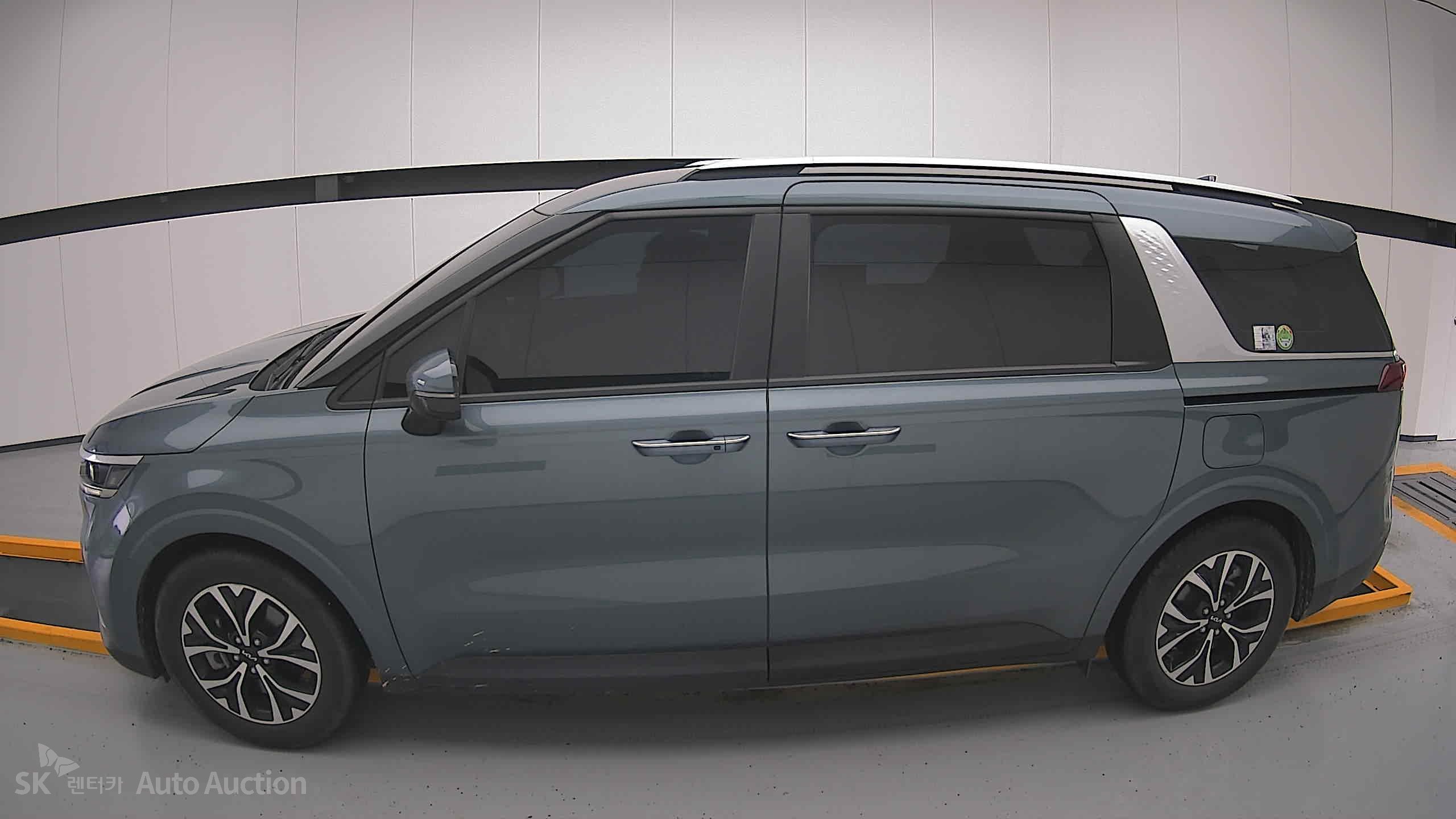 2022 - kia carnival