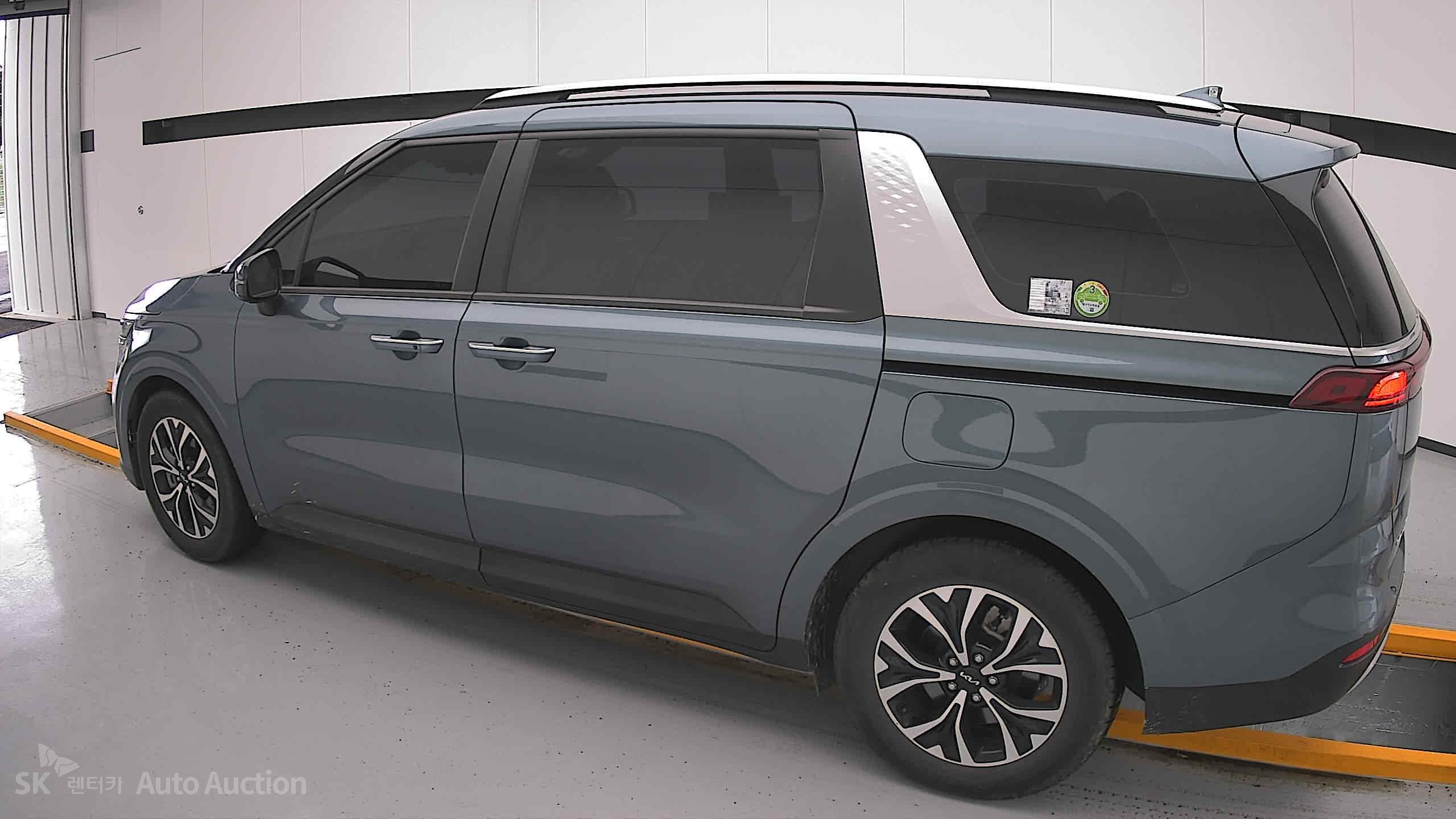 2022 - kia carnival