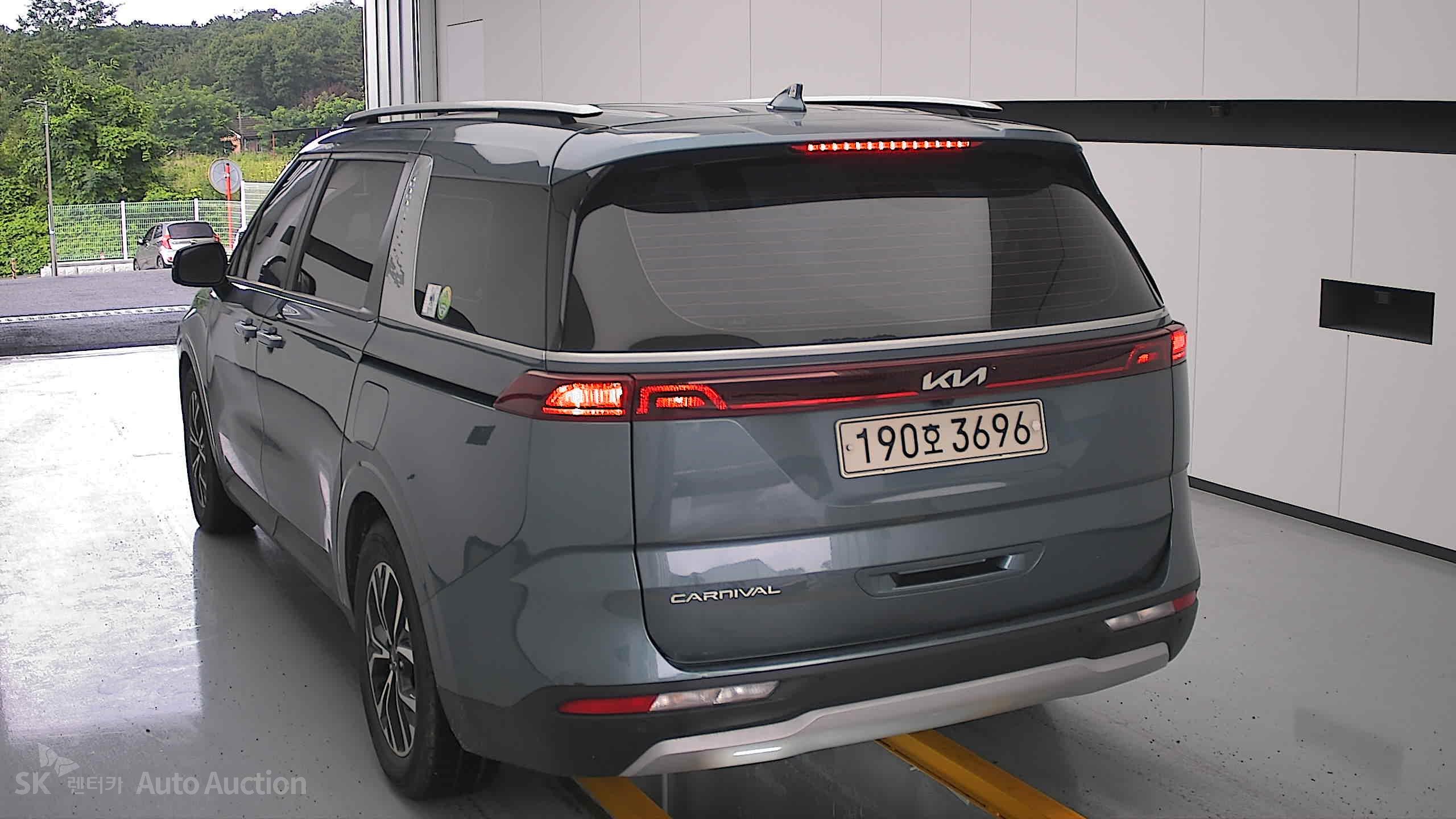 2022 - kia carnival